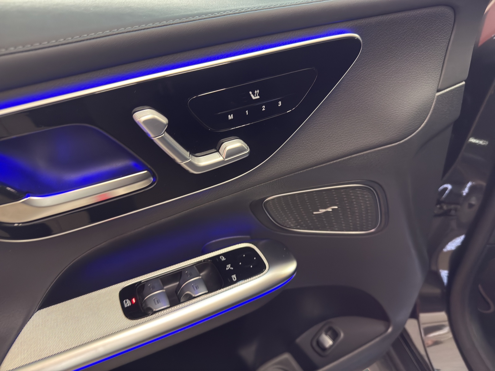 MERCEDES-BENZ GLC 200 4M - AMG / DISTRONIC / 360 Grad Kamera / Soundsystem-image-12