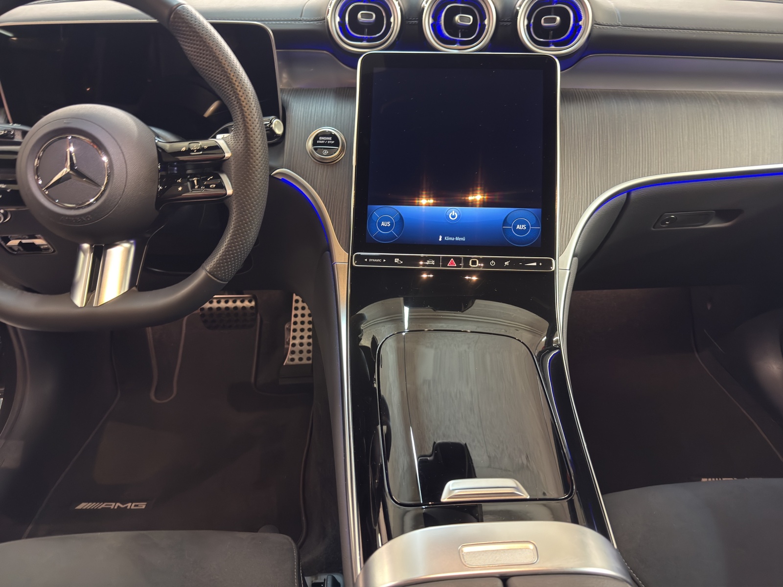 MERCEDES-BENZ GLC 200 4M - AMG / DISTRONIC / 360 Grad Kamera / Soundsystem-image-11