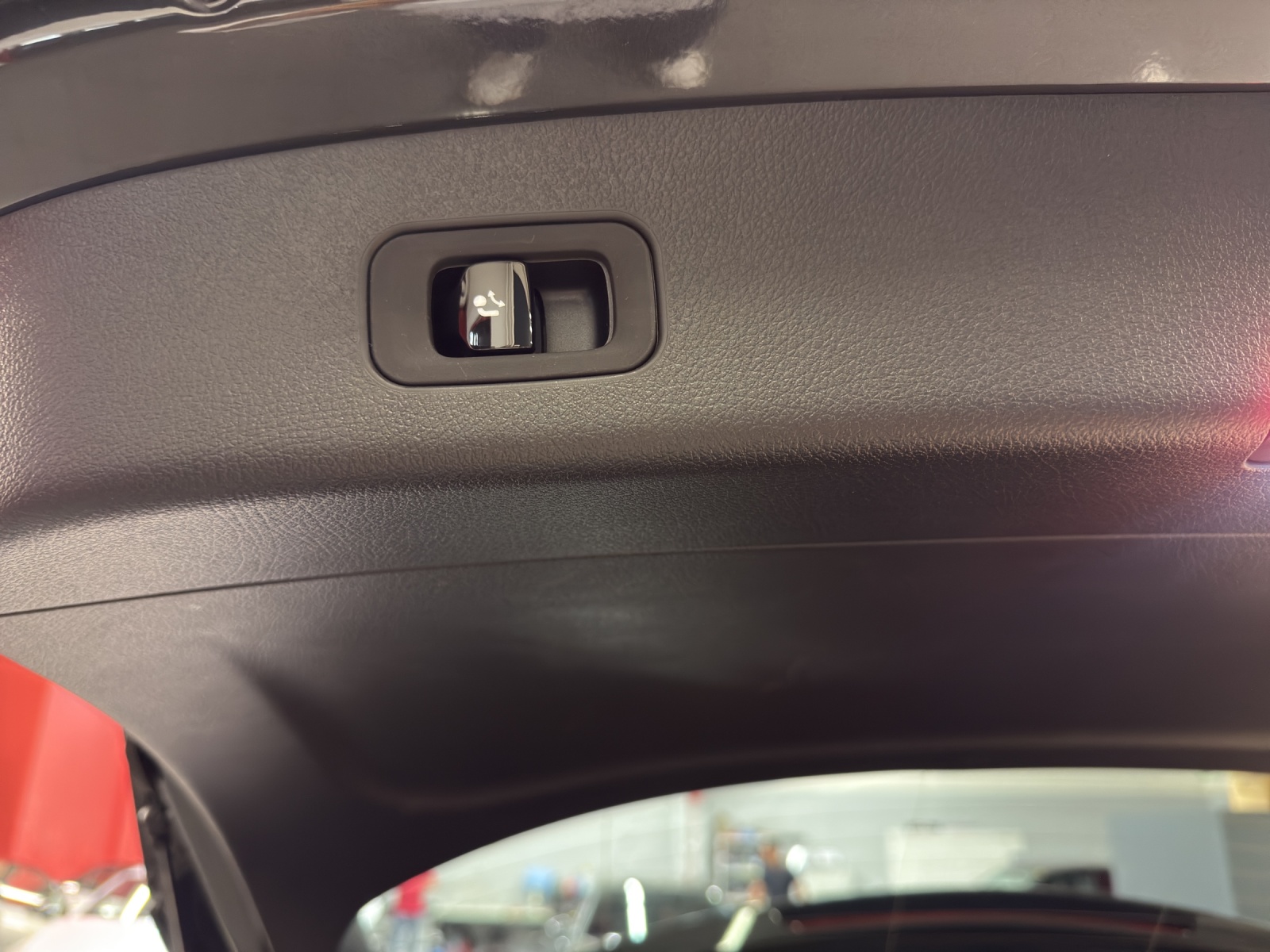 MERCEDES-BENZ GLC 200 4M - AMG / DISTRONIC / 360 Grad Kamera / Soundsystem-image-14