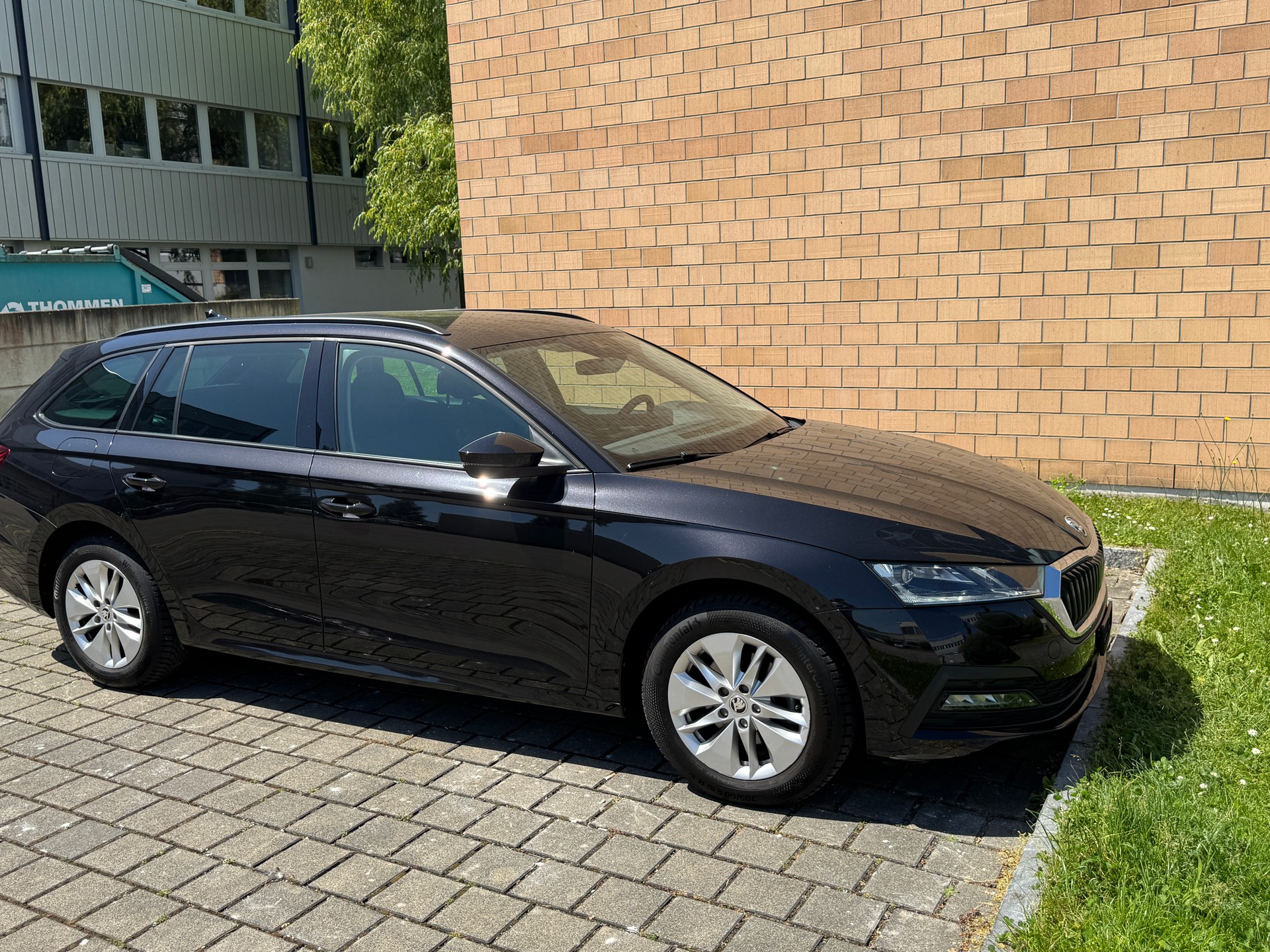 SKODA Octavia Combi 2.0 TDI DSG Ambition-image-1