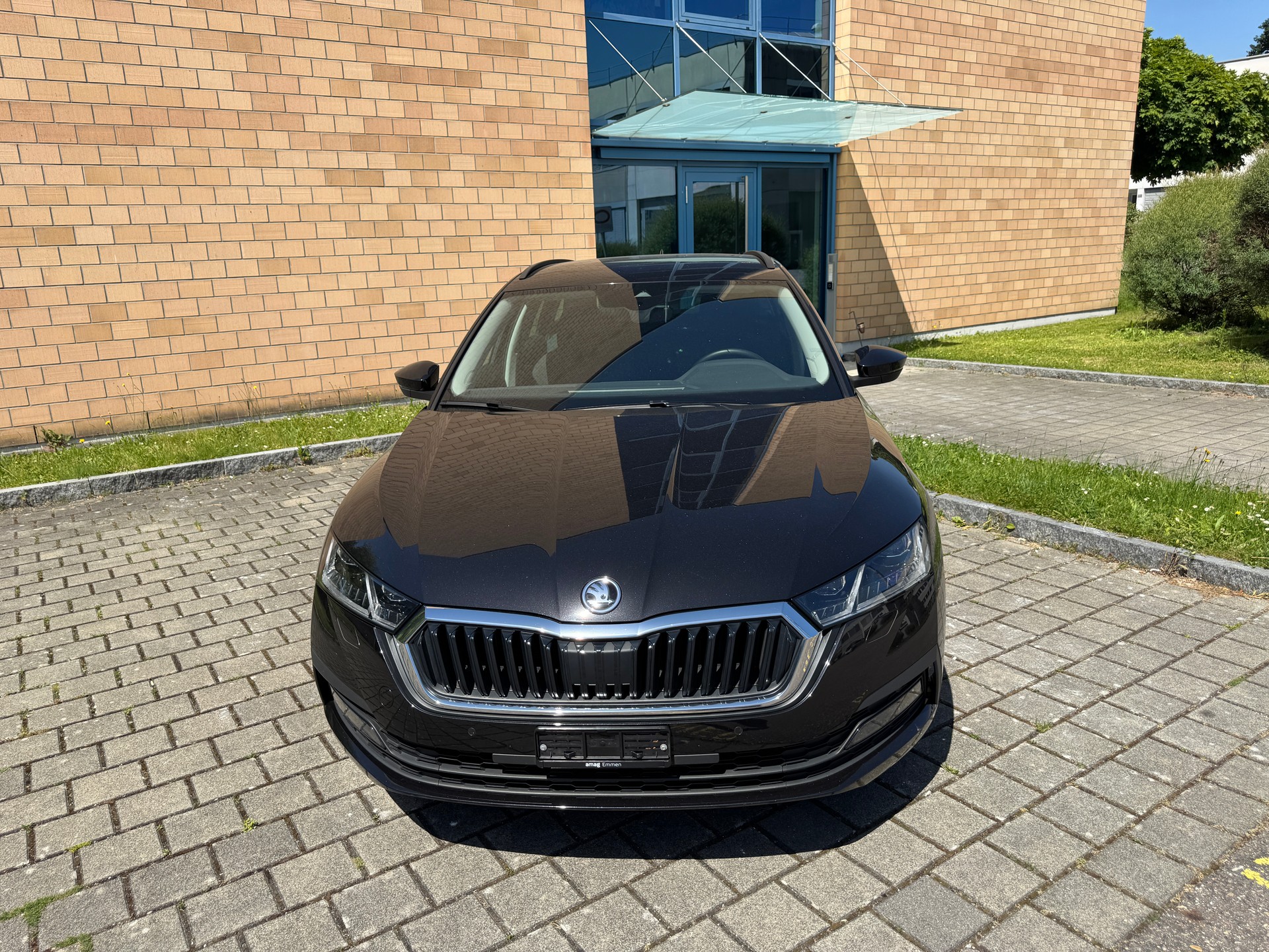 SKODA Octavia Combi 2.0 TDI DSG Ambition-image-2