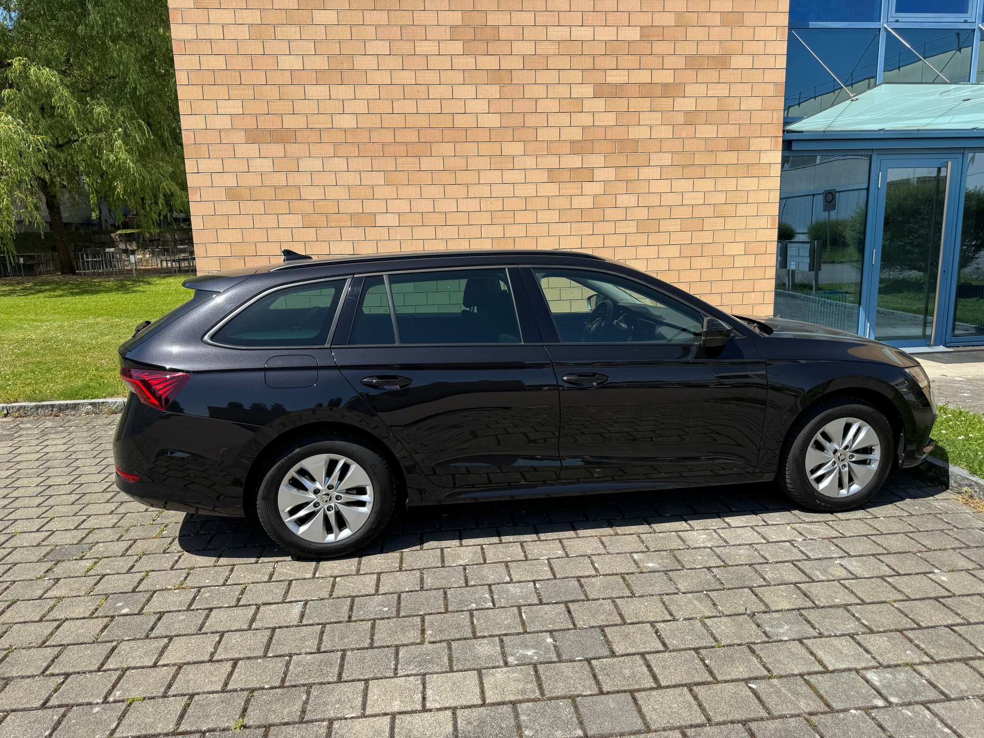 SKODA Octavia Combi 2.0 TDI DSG Ambition-image-3