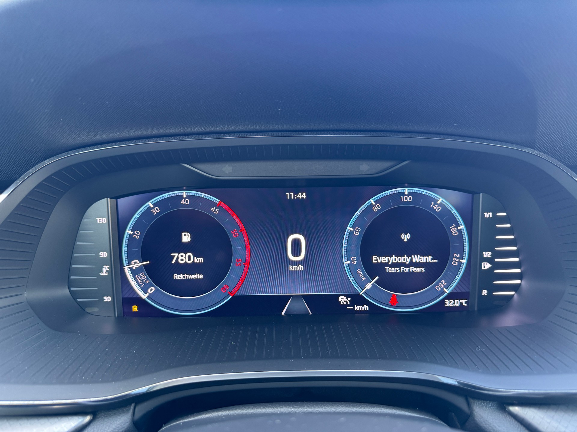 SKODA Octavia Combi 2.0 TDI DSG Ambition-image-10