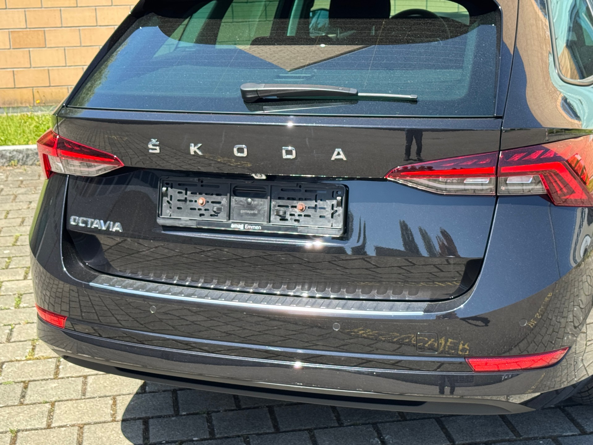 SKODA Octavia Combi 2.0 TDI DSG Ambition-image-4