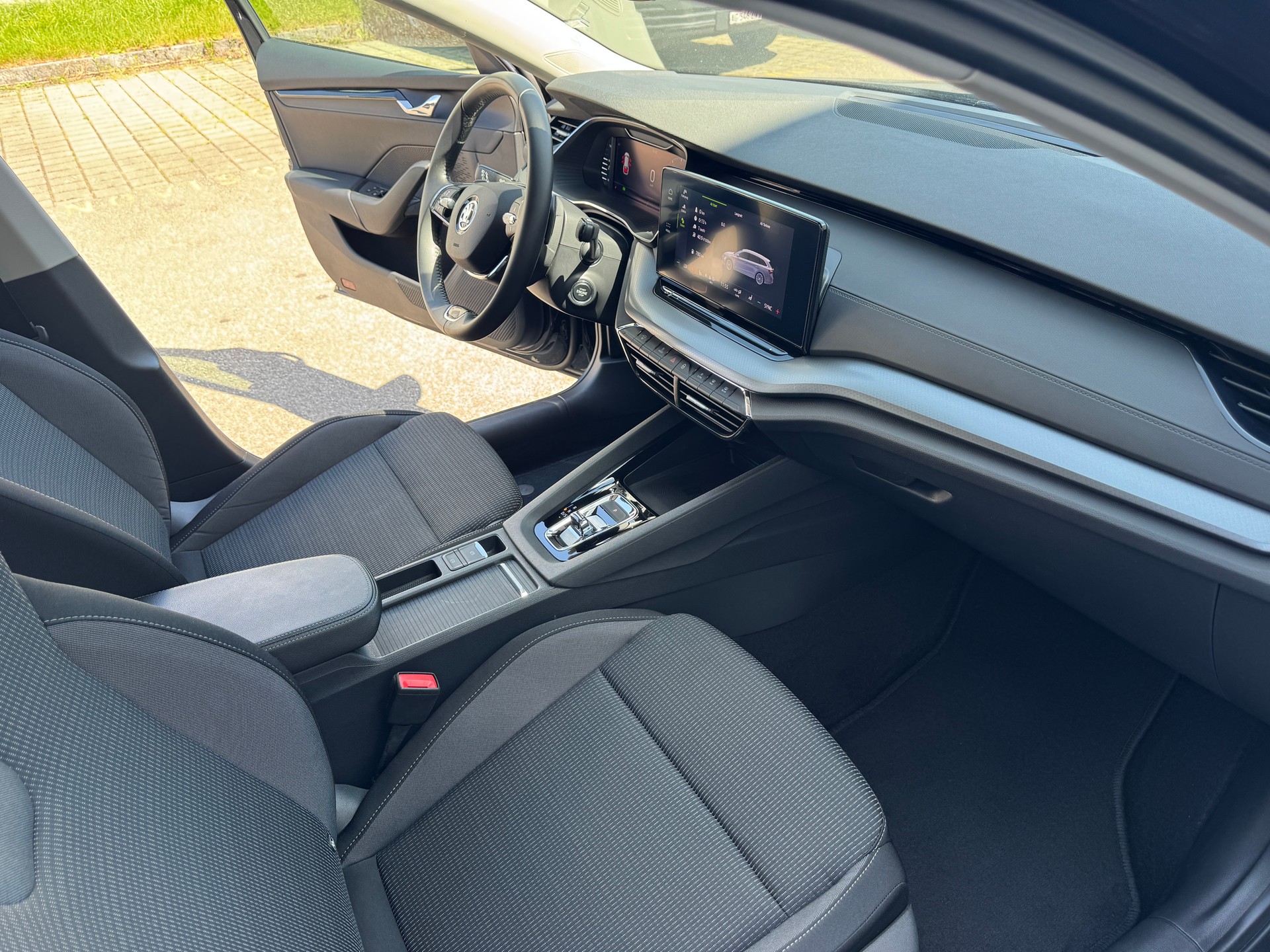 SKODA Octavia Combi 2.0 TDI DSG Ambition-image-12