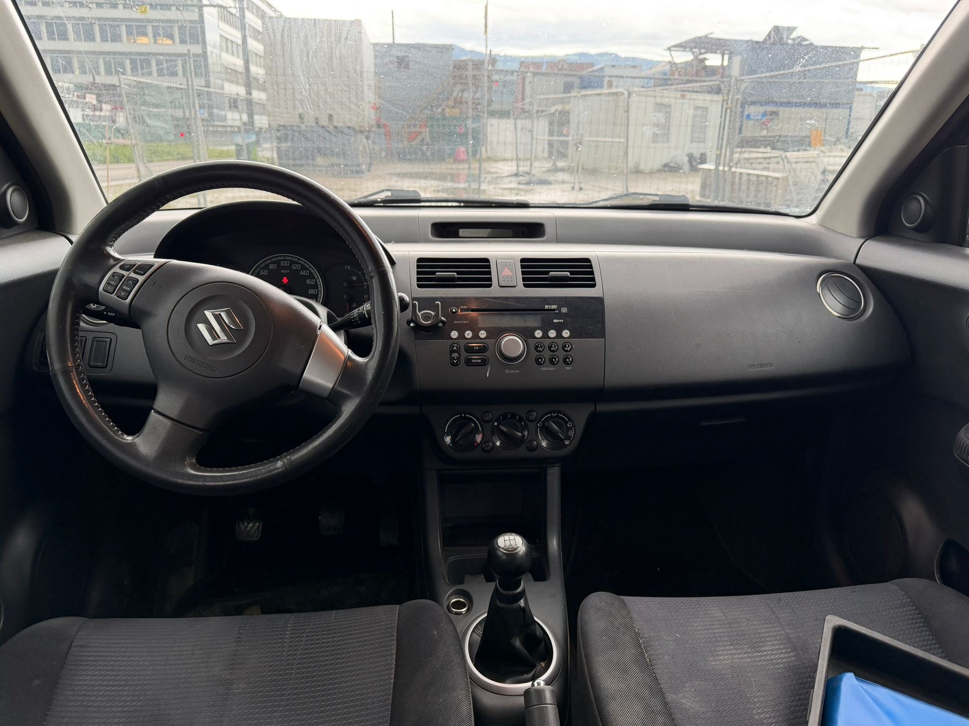 SUZUKI Swift 1.3i 16V GL Top-image-5