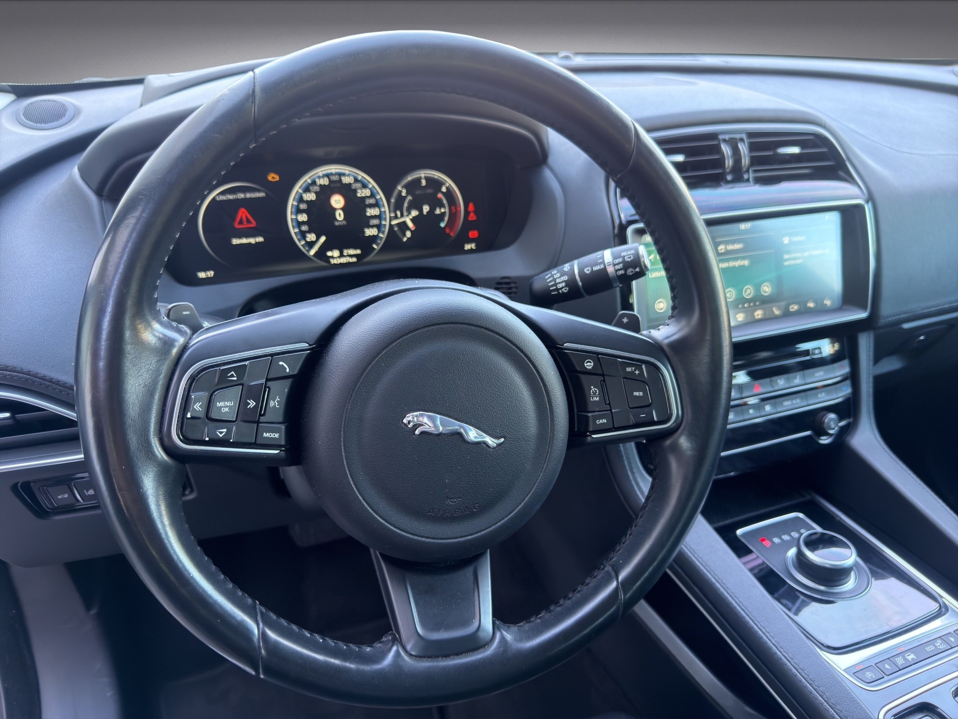 JAGUAR F-Pace 2.0d Prestige AWD Automatik-image-10