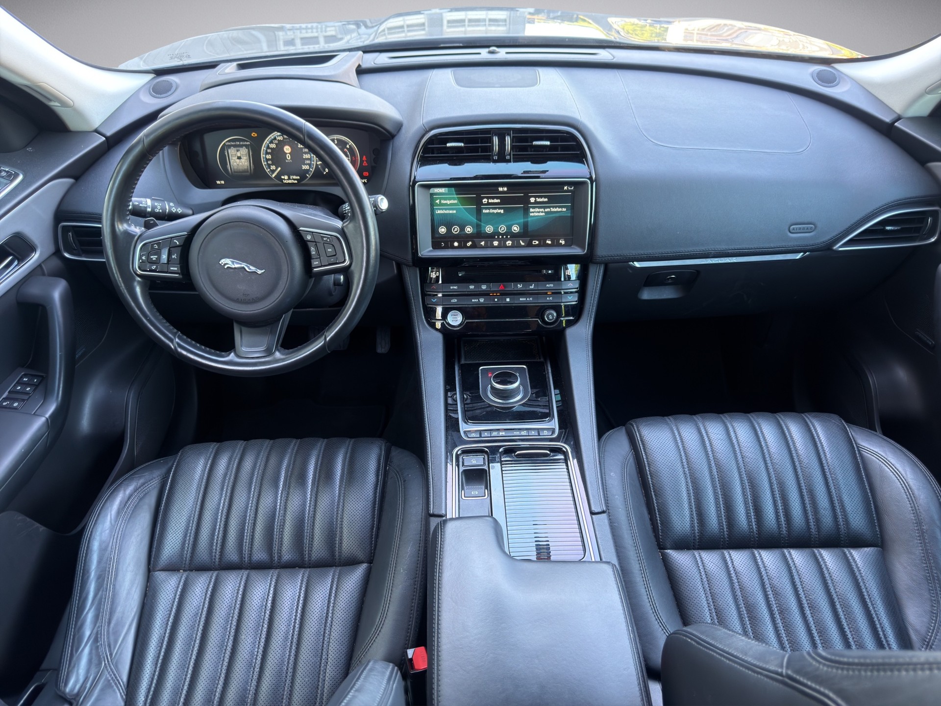 JAGUAR F-Pace 2.0d Prestige AWD Automatik-image-8