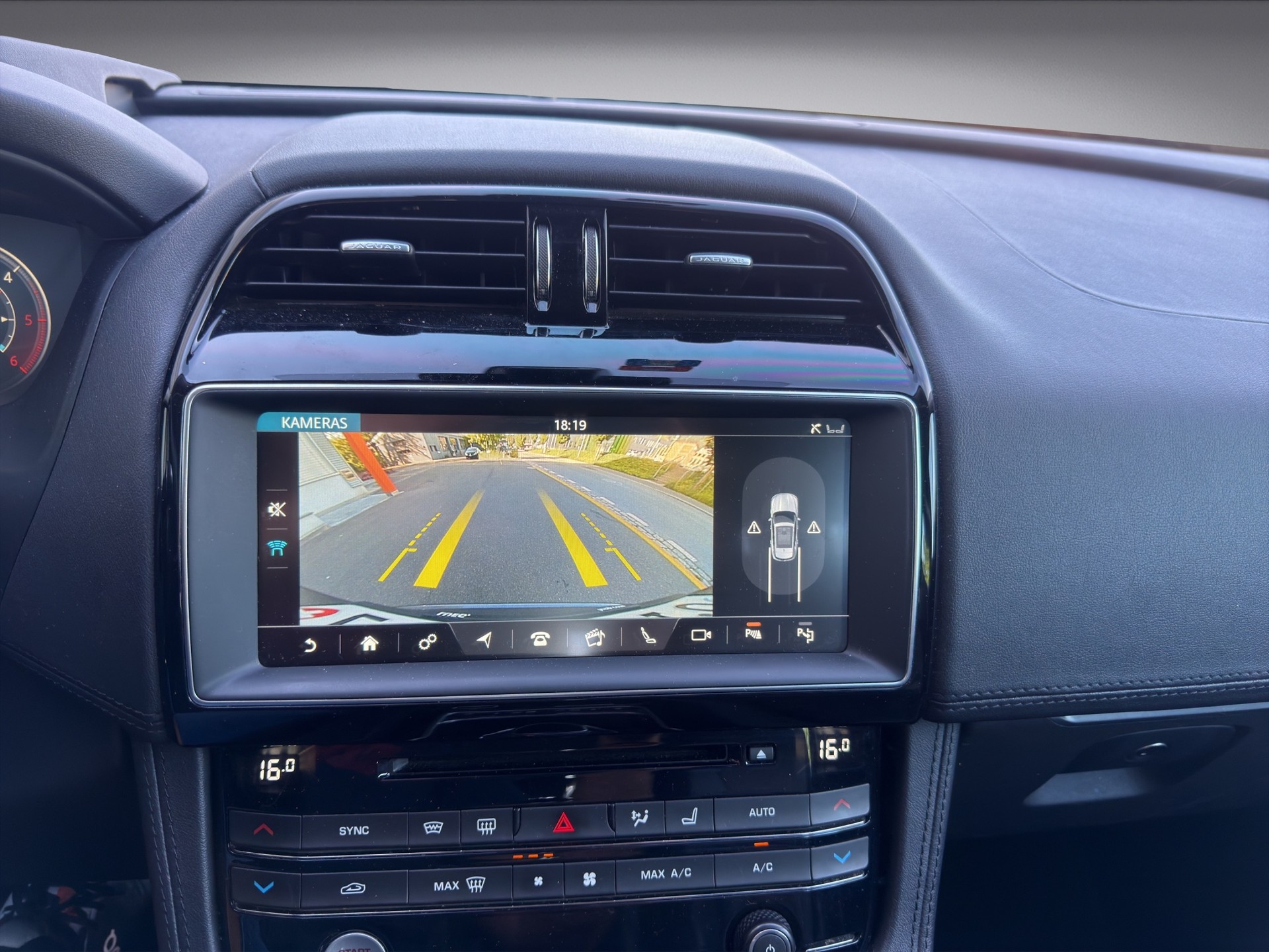 JAGUAR F-Pace 2.0d Prestige AWD Automatik-image-14