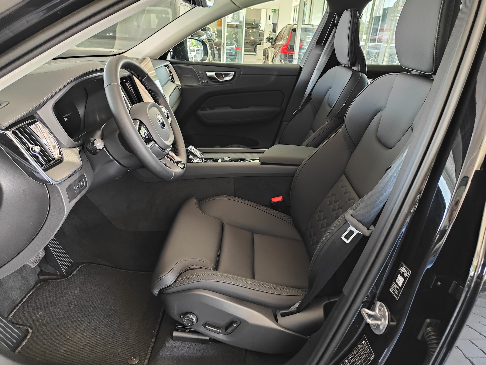 VOLVO XC60 2.0 T8 TE Ultra Dark eAWD-image-8