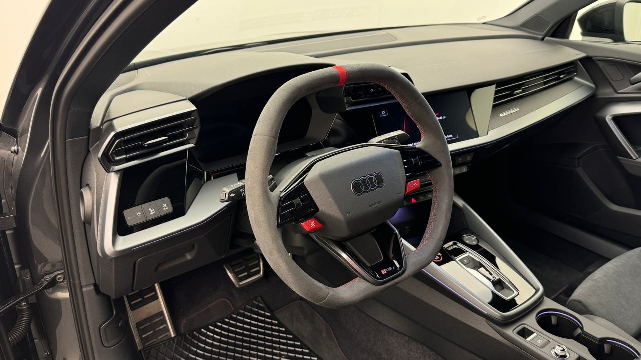 AUDI RS3 Sportback 2.5 TSI quattro S-tronic-image-6
