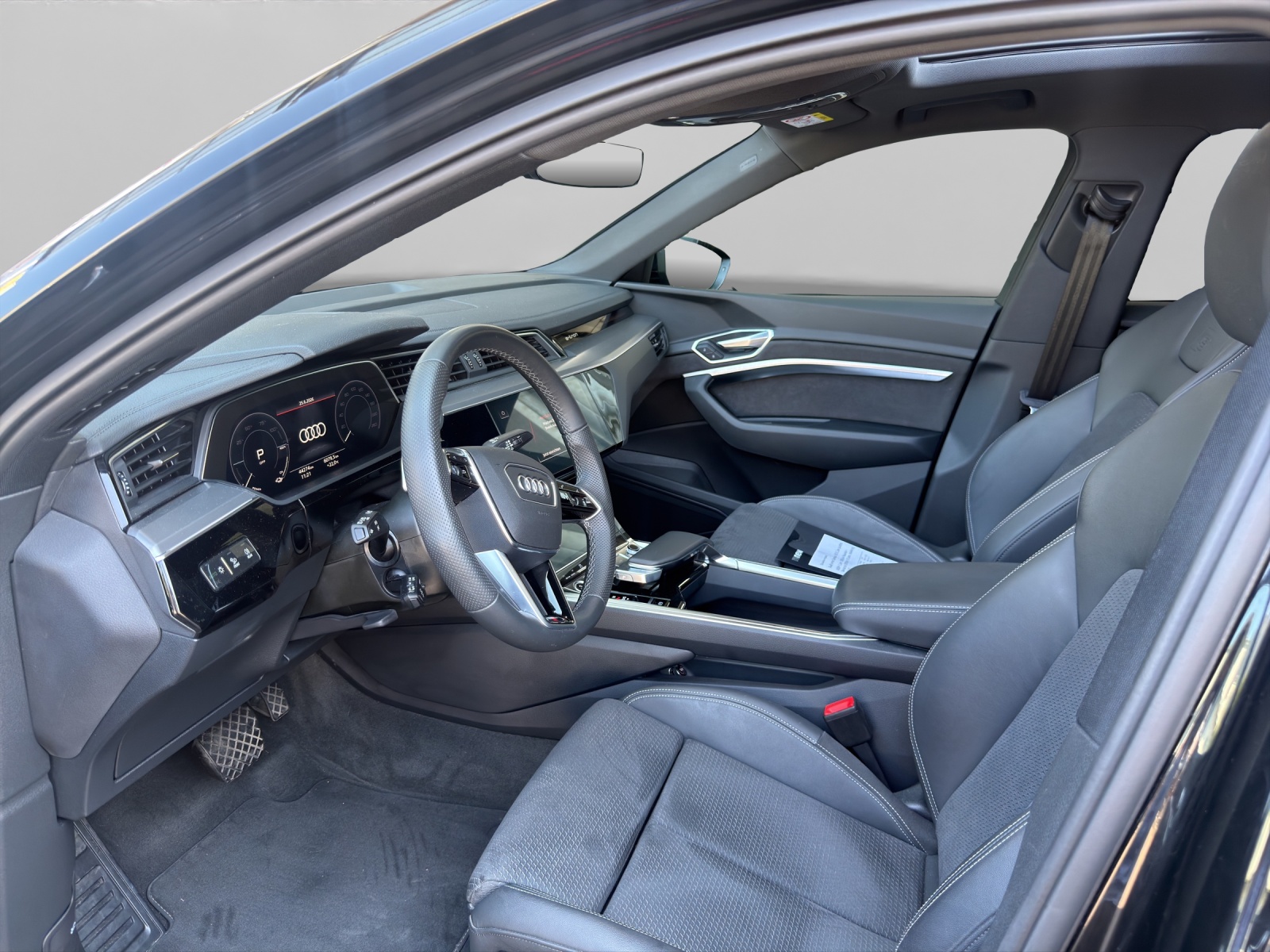 AUDI e-tron Sportback 55 S Line quattro-image-5