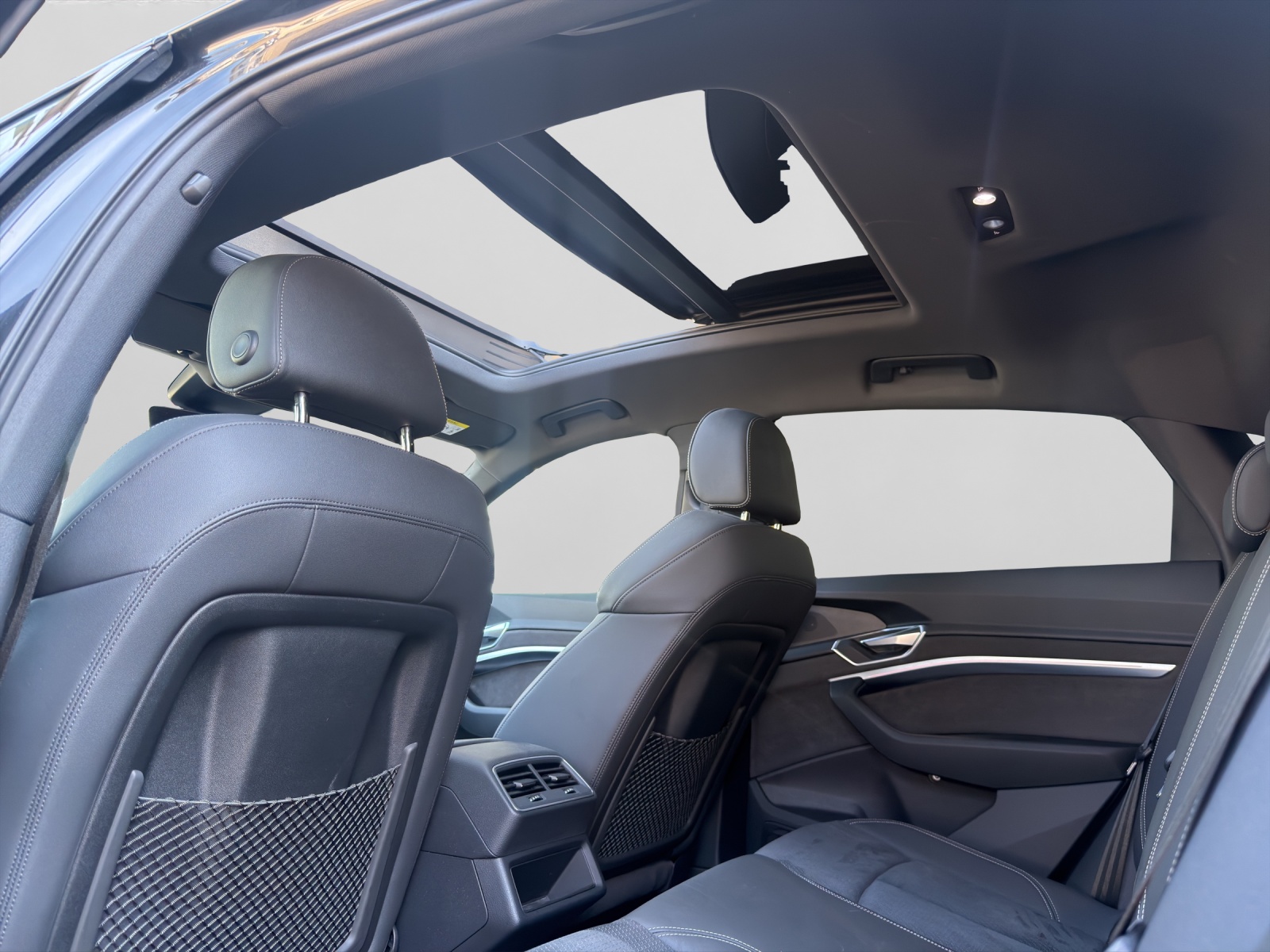 AUDI e-tron Sportback 55 S Line quattro-image-7