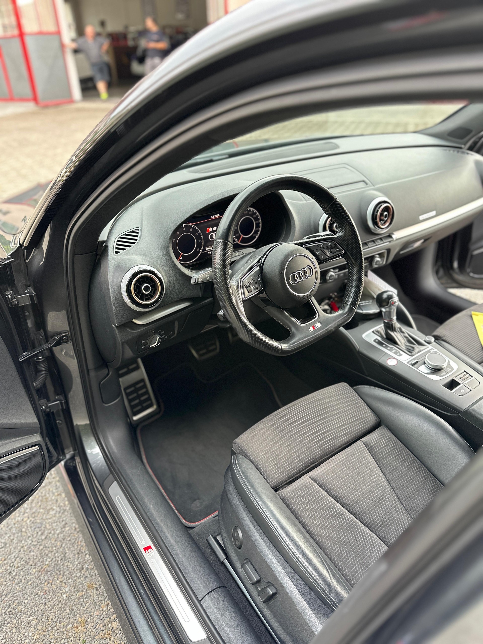 AUDI S3 Sportback 2.0 TFSI quattro S-tronic-image-10