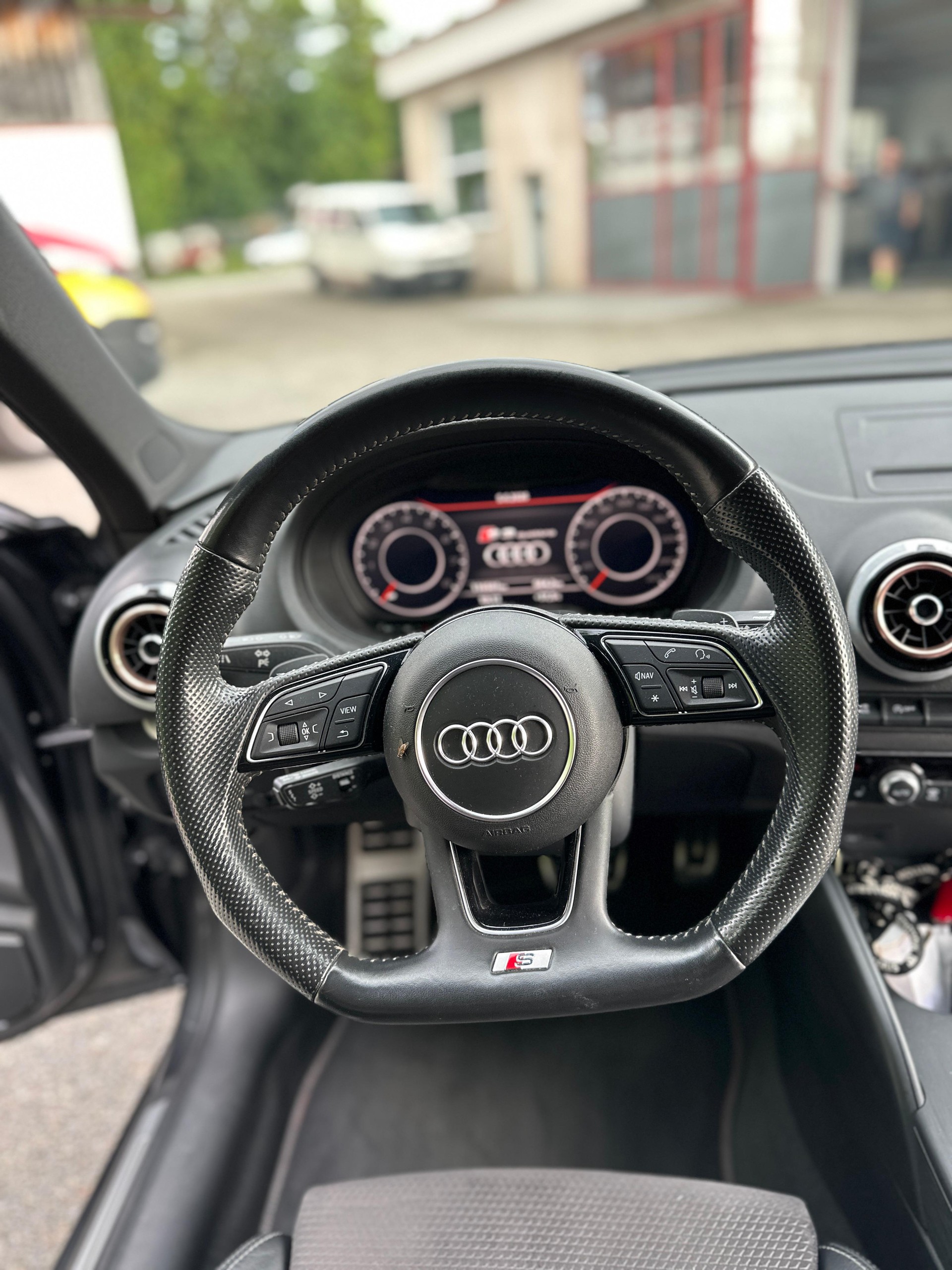 AUDI S3 Sportback 2.0 TFSI quattro S-tronic-image-6