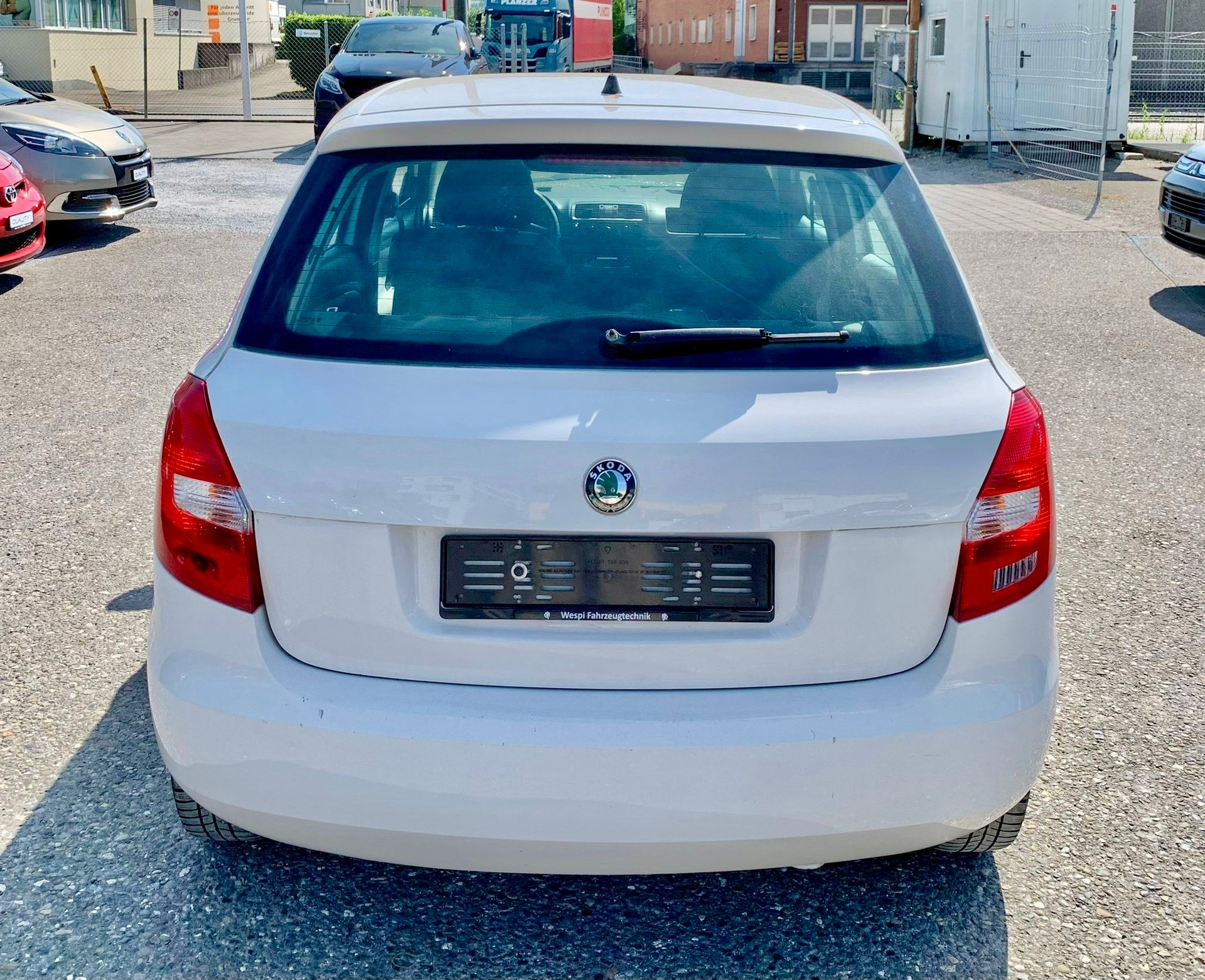SKODA Fabia 1.2 Ambition Limousine-image-1