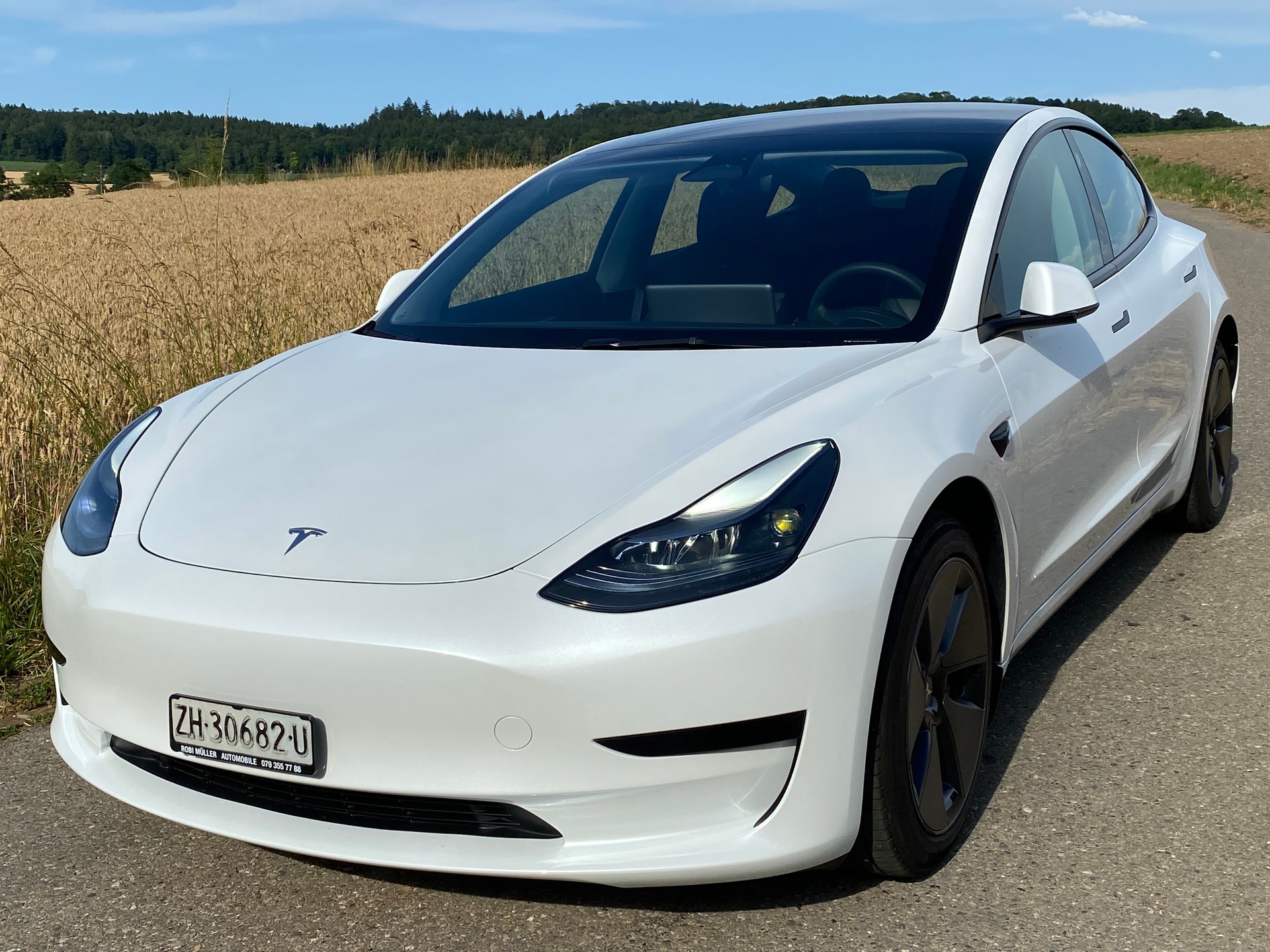 TESLA Modell 3-image-1