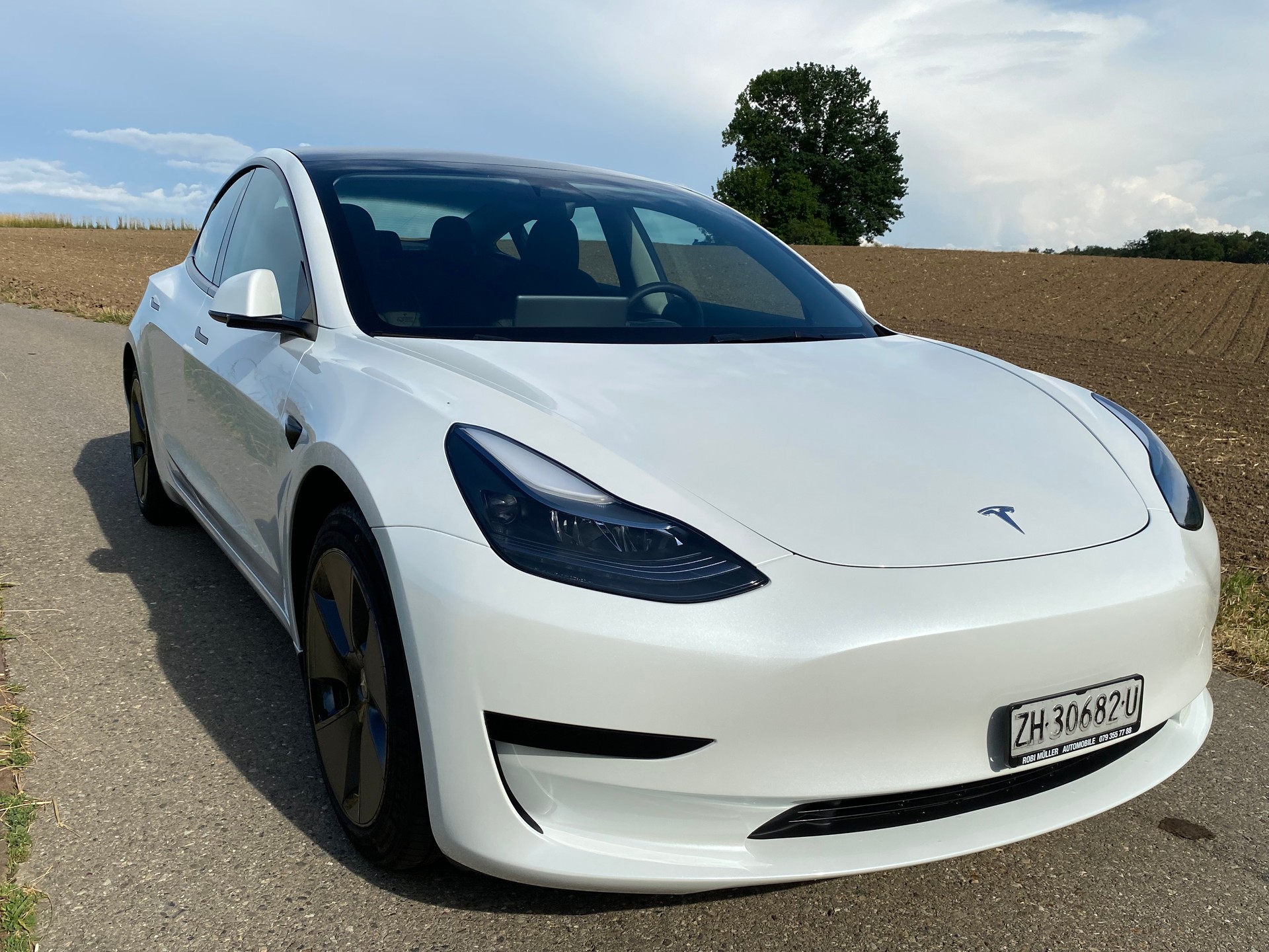 TESLA Modell 3-image-0