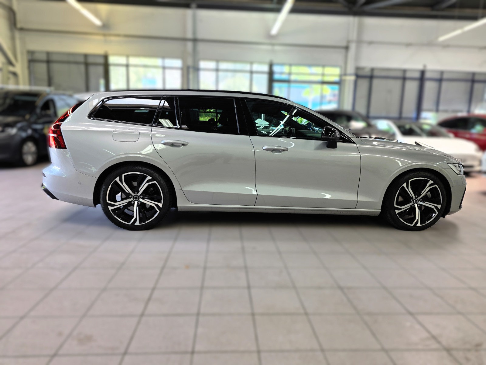 VOLVO V60 B4 Benzin Mild Hybrid Ultra Dark DCT-image-5