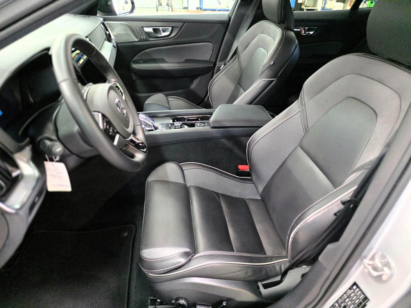 VOLVO V60 B4 Benzin Mild Hybrid Ultra Dark DCT-image-8