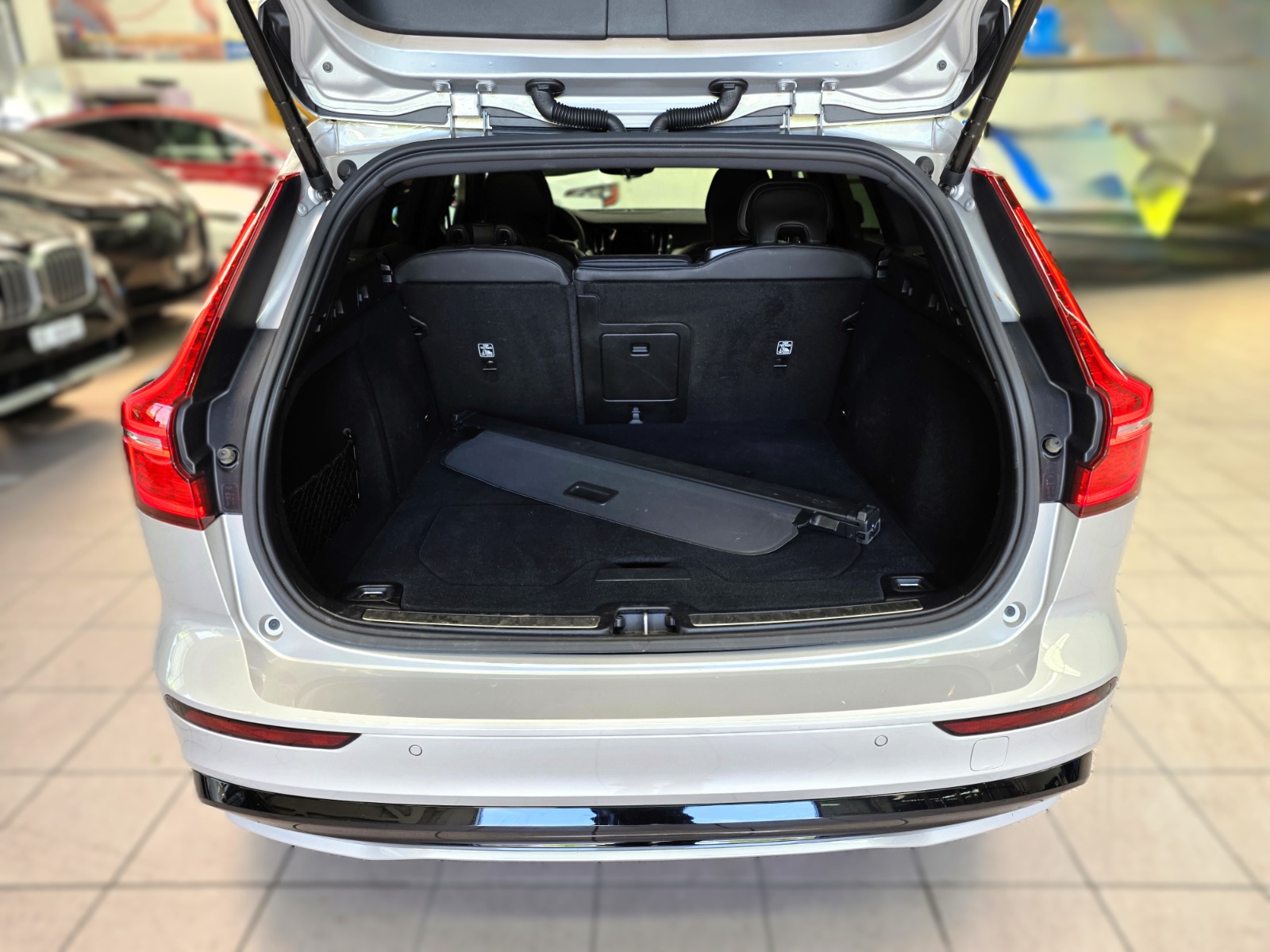 VOLVO V60 B4 Benzin Mild Hybrid Ultra Dark DCT-image-15