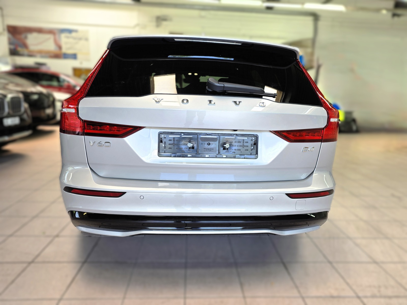 VOLVO V60 B4 Benzin Mild Hybrid Ultra Dark DCT-image-3