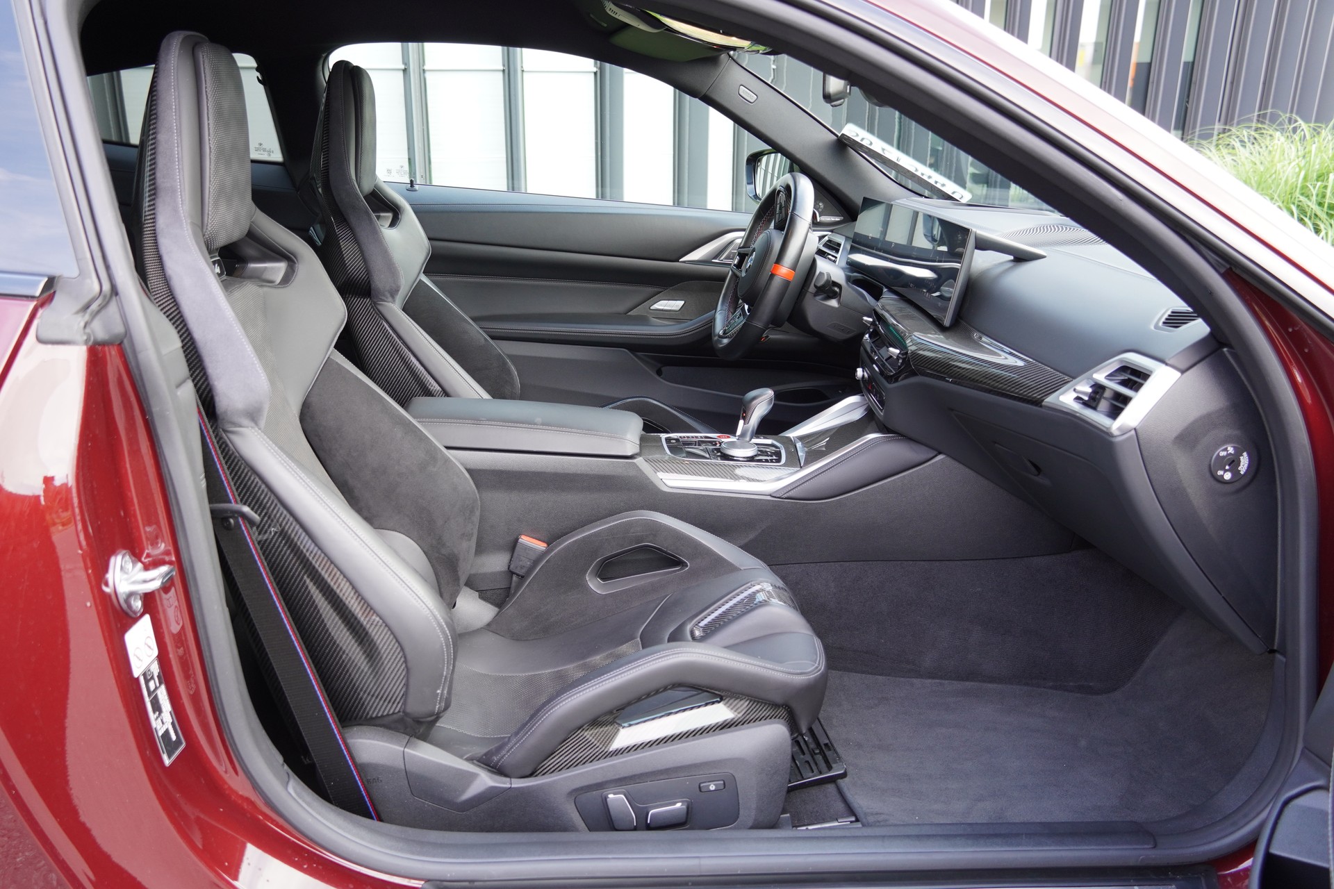 BMW M4 Coupé Competition//Sonderlackierung Aventurinrot//M Carbon Schalensitze//BMW Werksgarantie bis 06.2027//-image-9