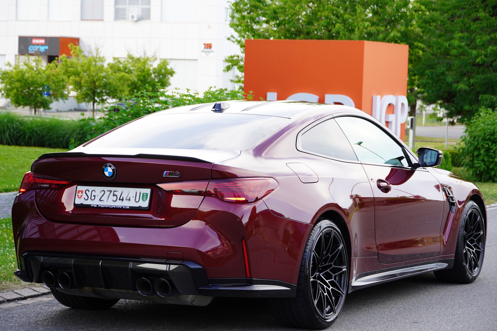BMW M4 Coupé Competition//Sonderlackierung Aventurinrot//M Carbon Schalensitze//BMW Werksgarantie bis 06.2027//-image-4