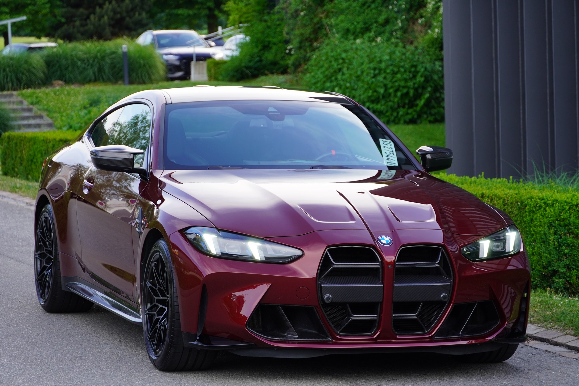 BMW M4 Coupé Competition//Sonderlackierung Aventurinrot//M Carbon Schalensitze//BMW Werksgarantie bis 06.2027//-image-2