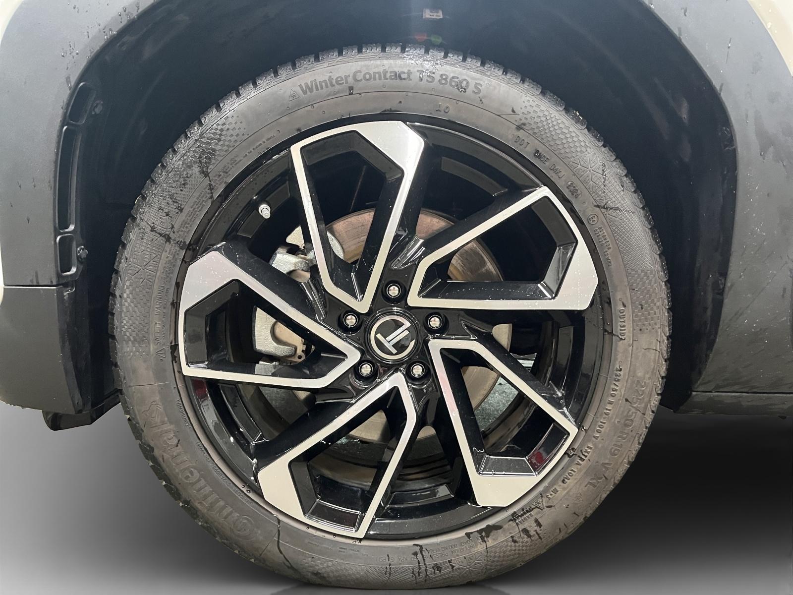 TOYOTA Urban Cruiser Premium AWD-image-14