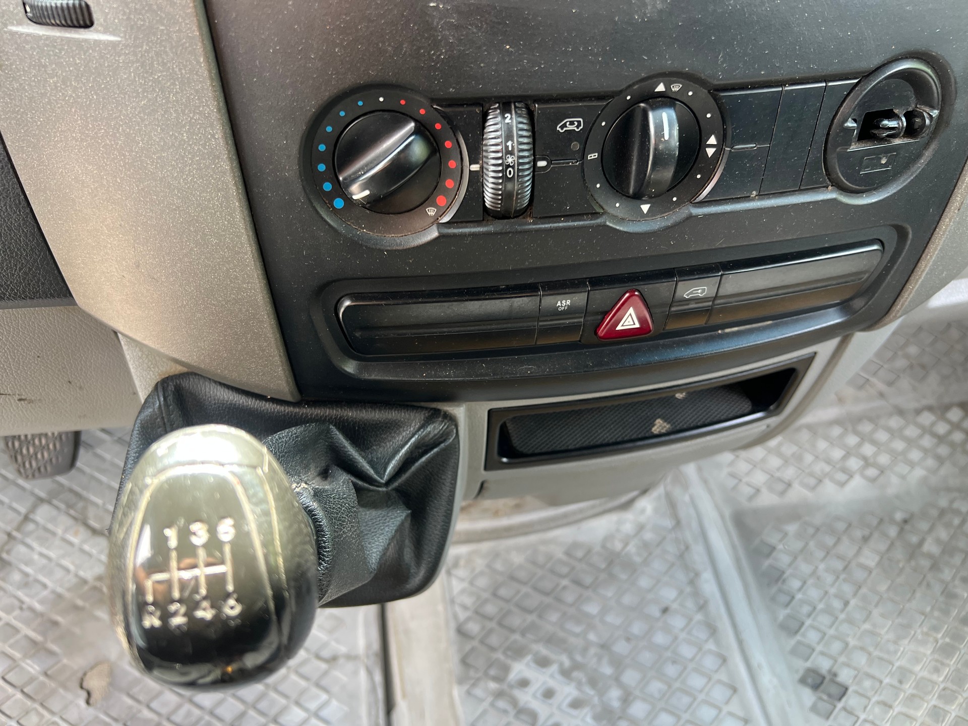 MERCEDES-BENZ Sprinter 315 CDI Standard-image-12