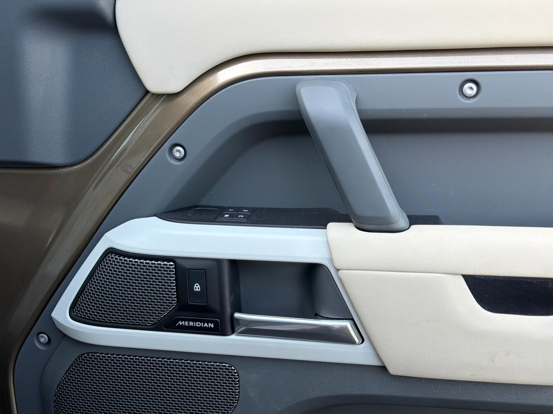 LAND ROVER Defender 110 3.0 I6 XS-image-14