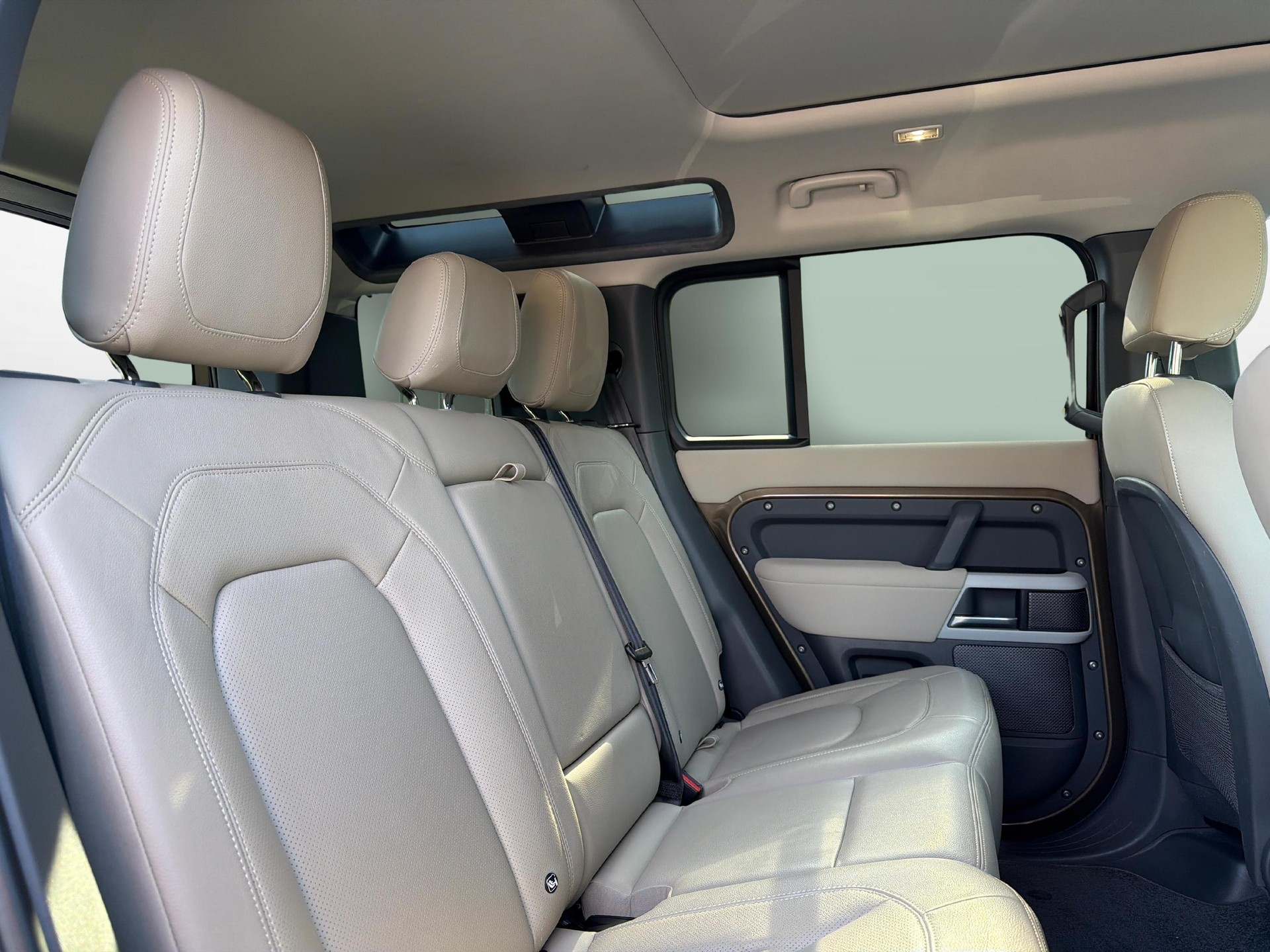 LAND ROVER Defender 110 3.0 I6 XS-image-4