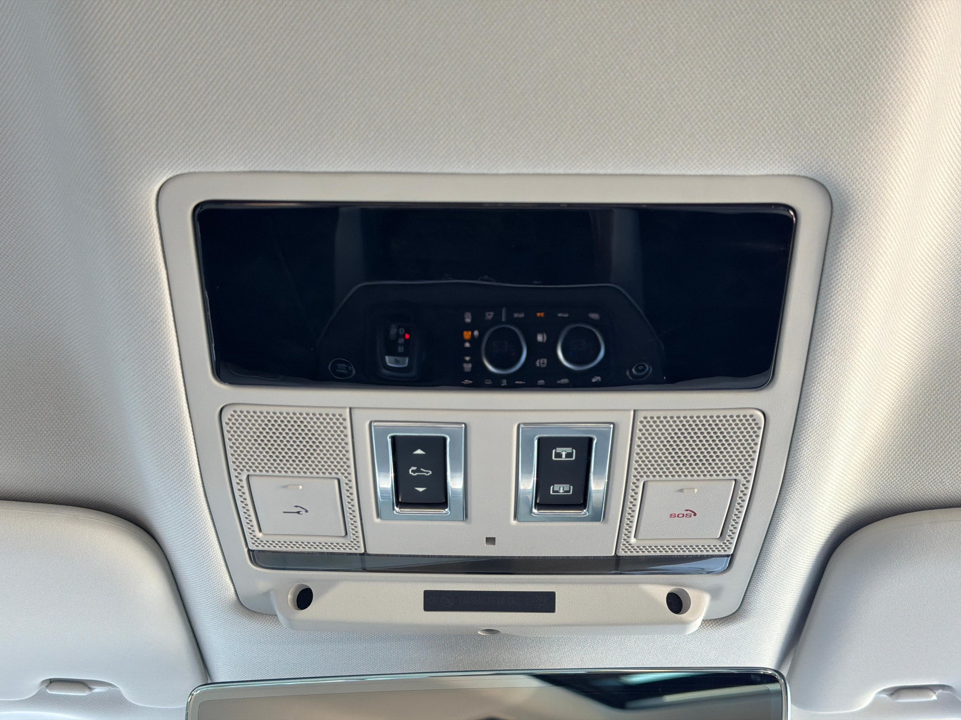 LAND ROVER Defender 110 3.0 I6 XS-image-13