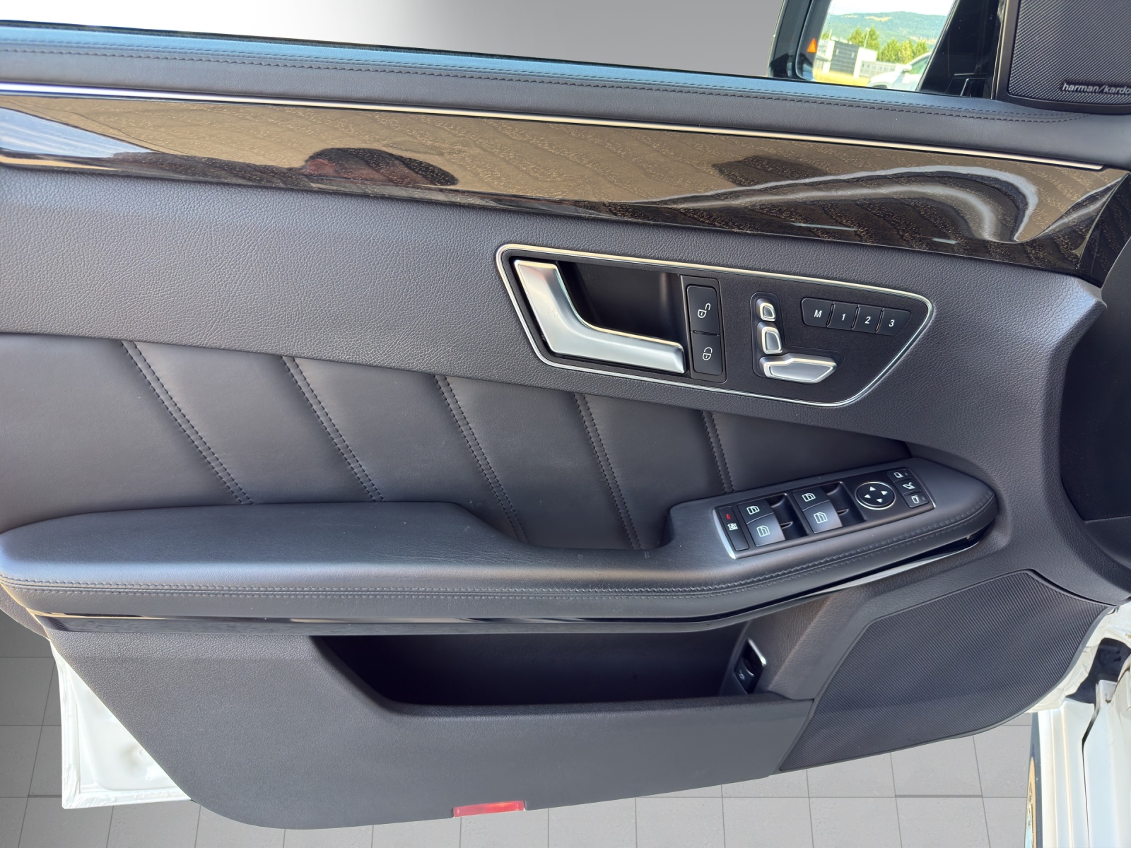 MERCEDES-BENZ E 63 AMG-image-7