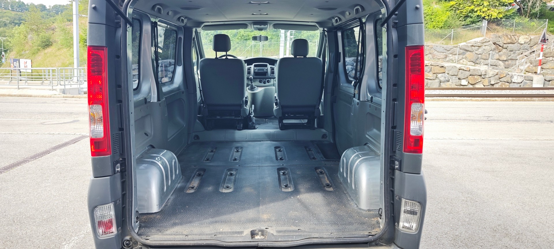 OPEL Vivaro 2.0 CDTI 2.7t L1H1-image-10