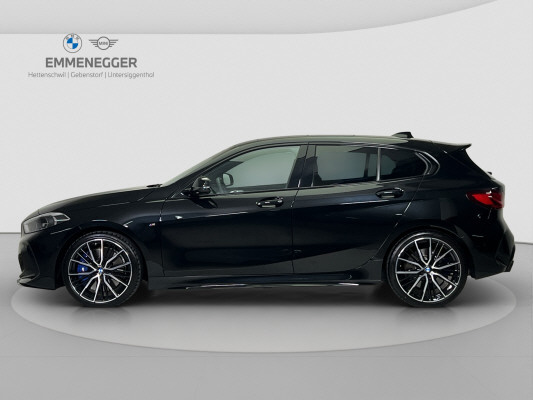 BMW M135i xDrive-showroom-element-1