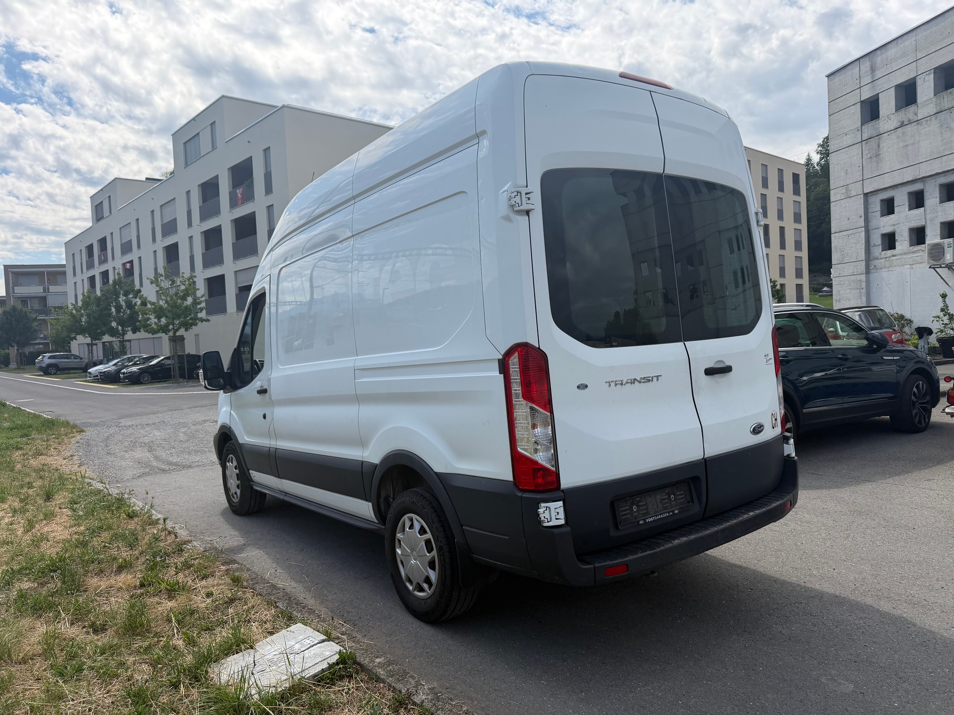 FORD Transit Van 350 L3H2 Ambiente FWD-image-5