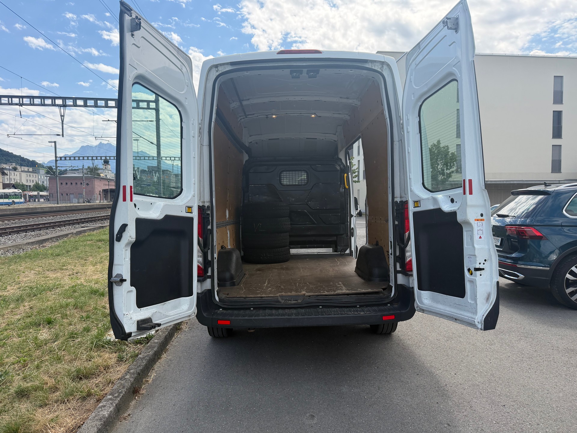 FORD Transit Van 350 L3H2 Ambiente FWD-image-6