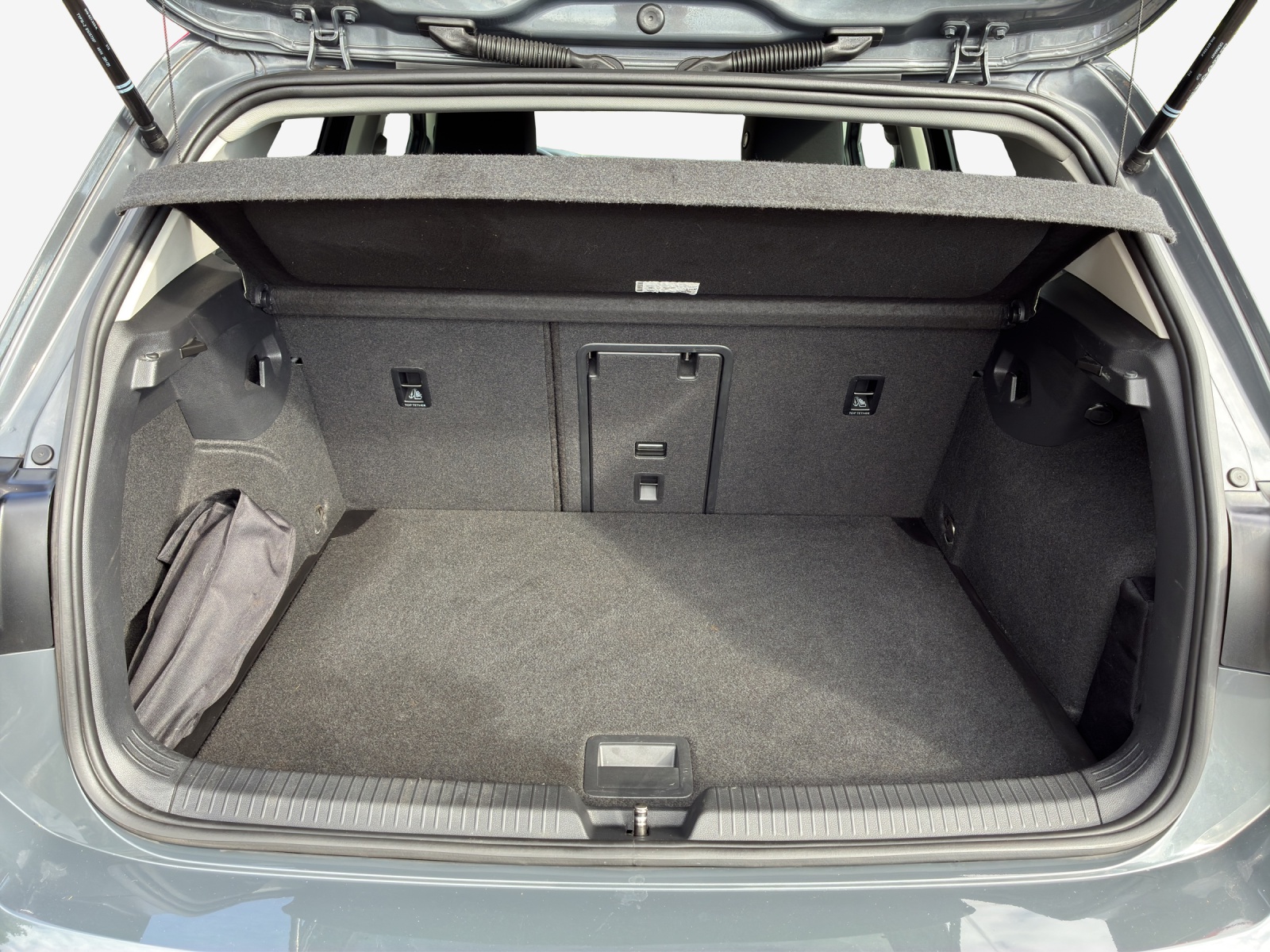 VW Golf 1.0 TSI Life-image-12