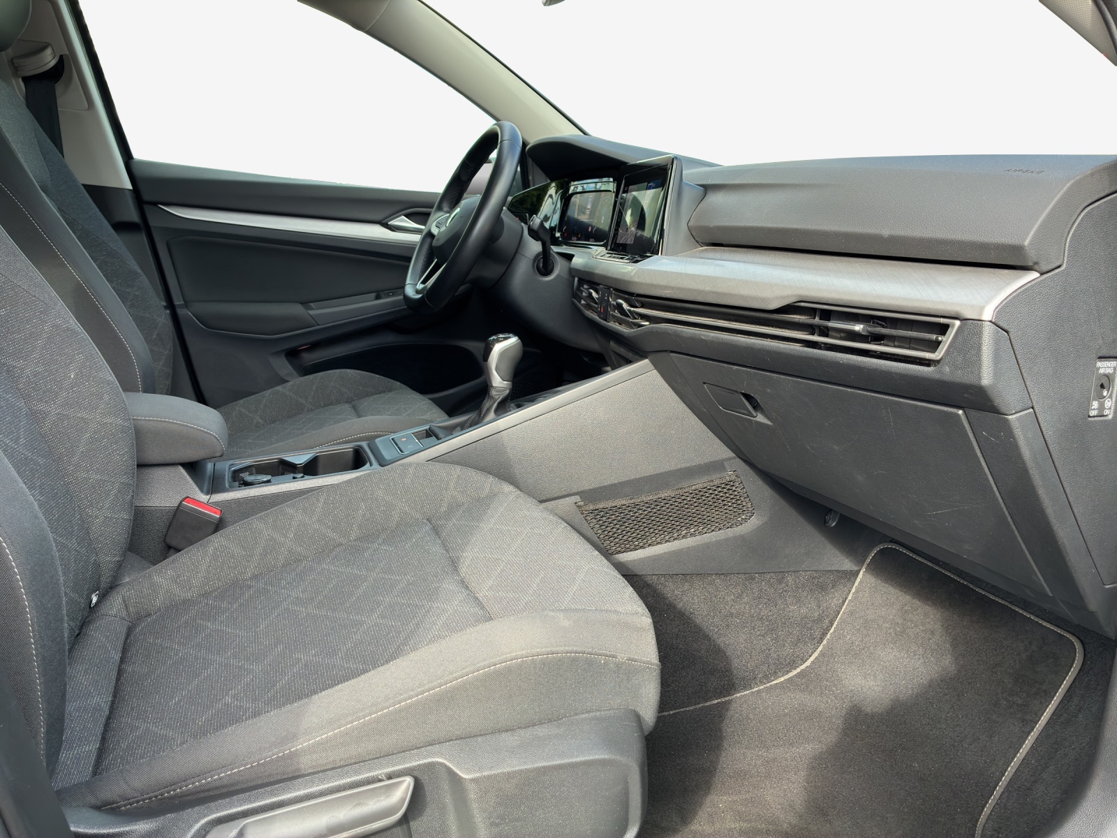 VW Golf 1.0 TSI Life-image-14