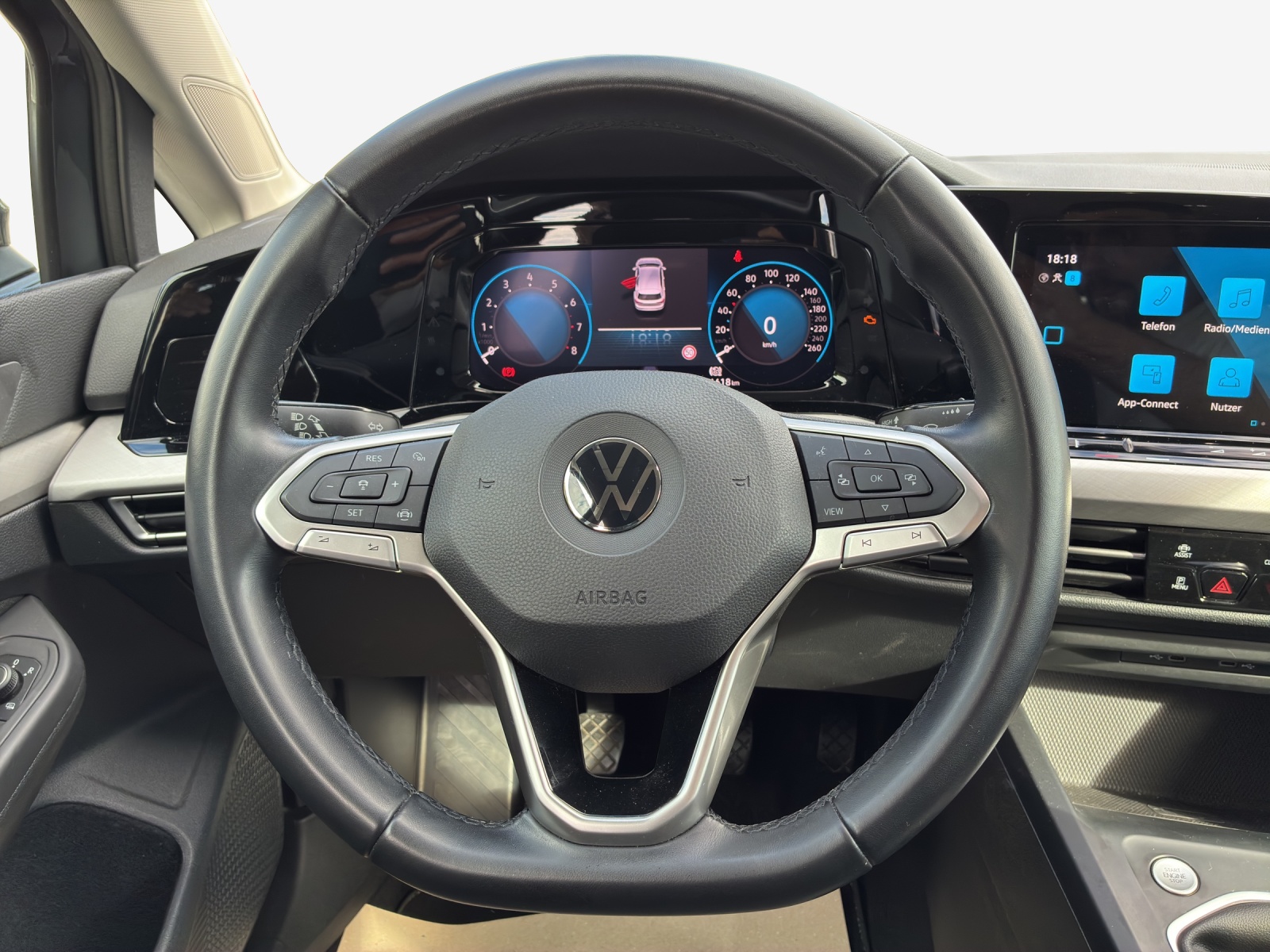 VW Golf 1.0 TSI Life-image-9