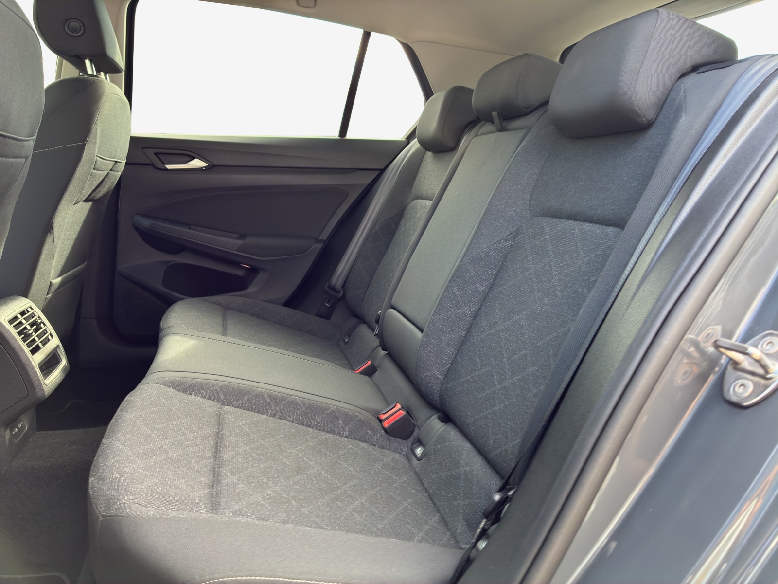 VW Golf 1.0 TSI Life-image-11