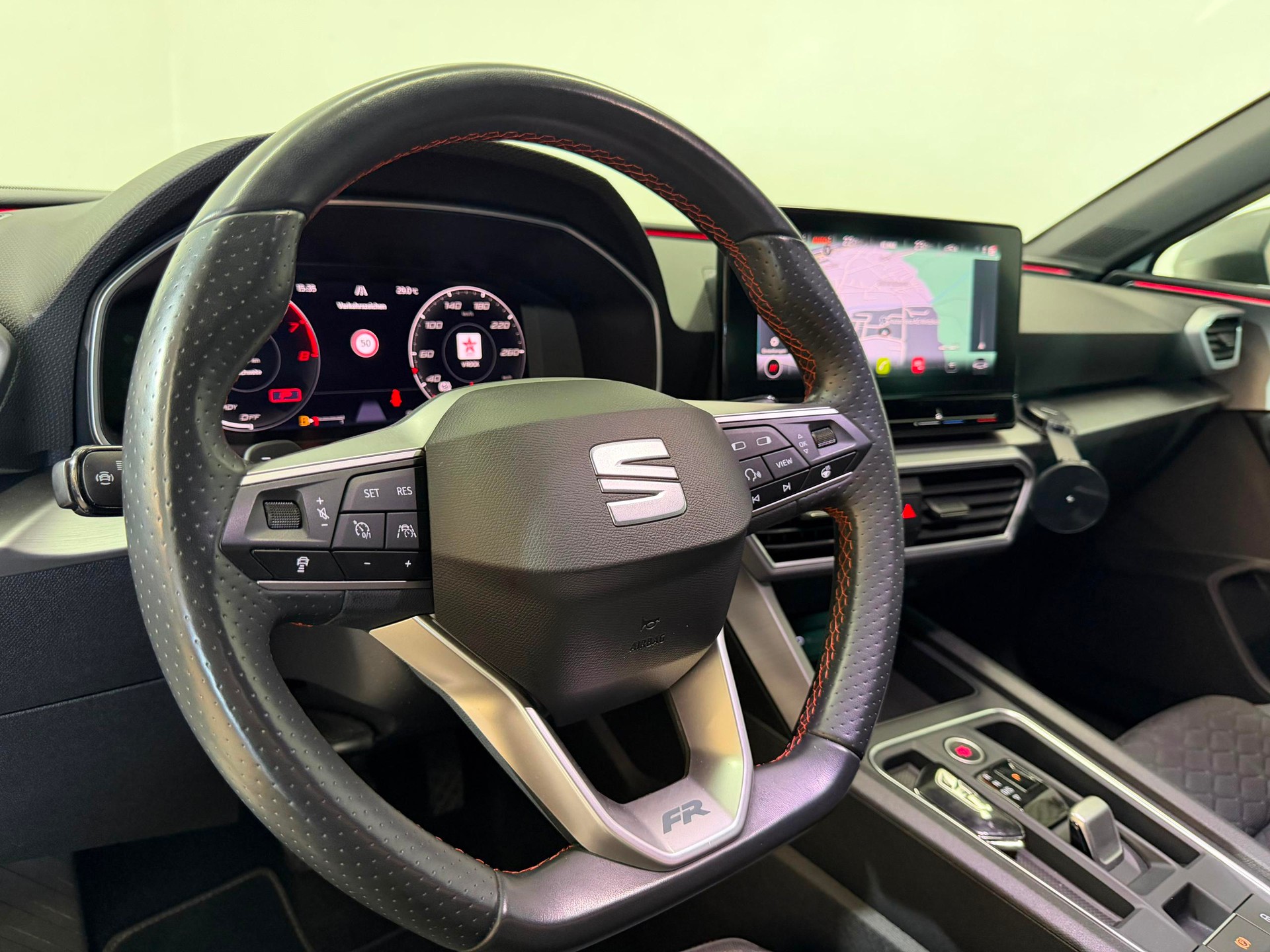 SEAT Leon 1.5 eTSI mHEV DSG Hola FR-image-5