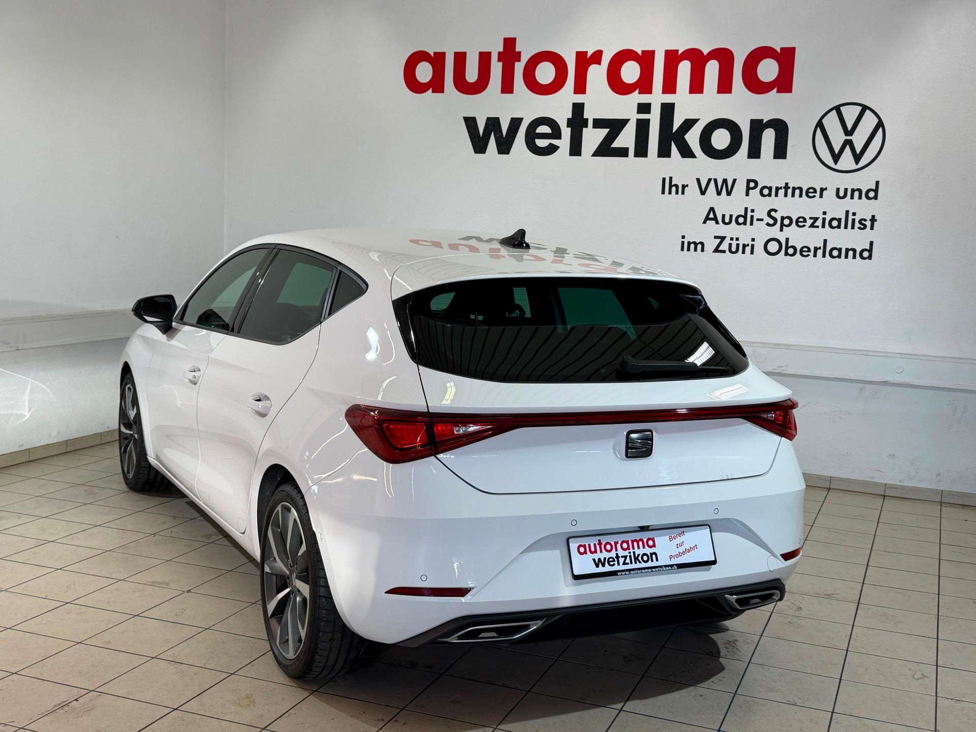SEAT Leon 1.5 eTSI mHEV DSG Hola FR-image-3