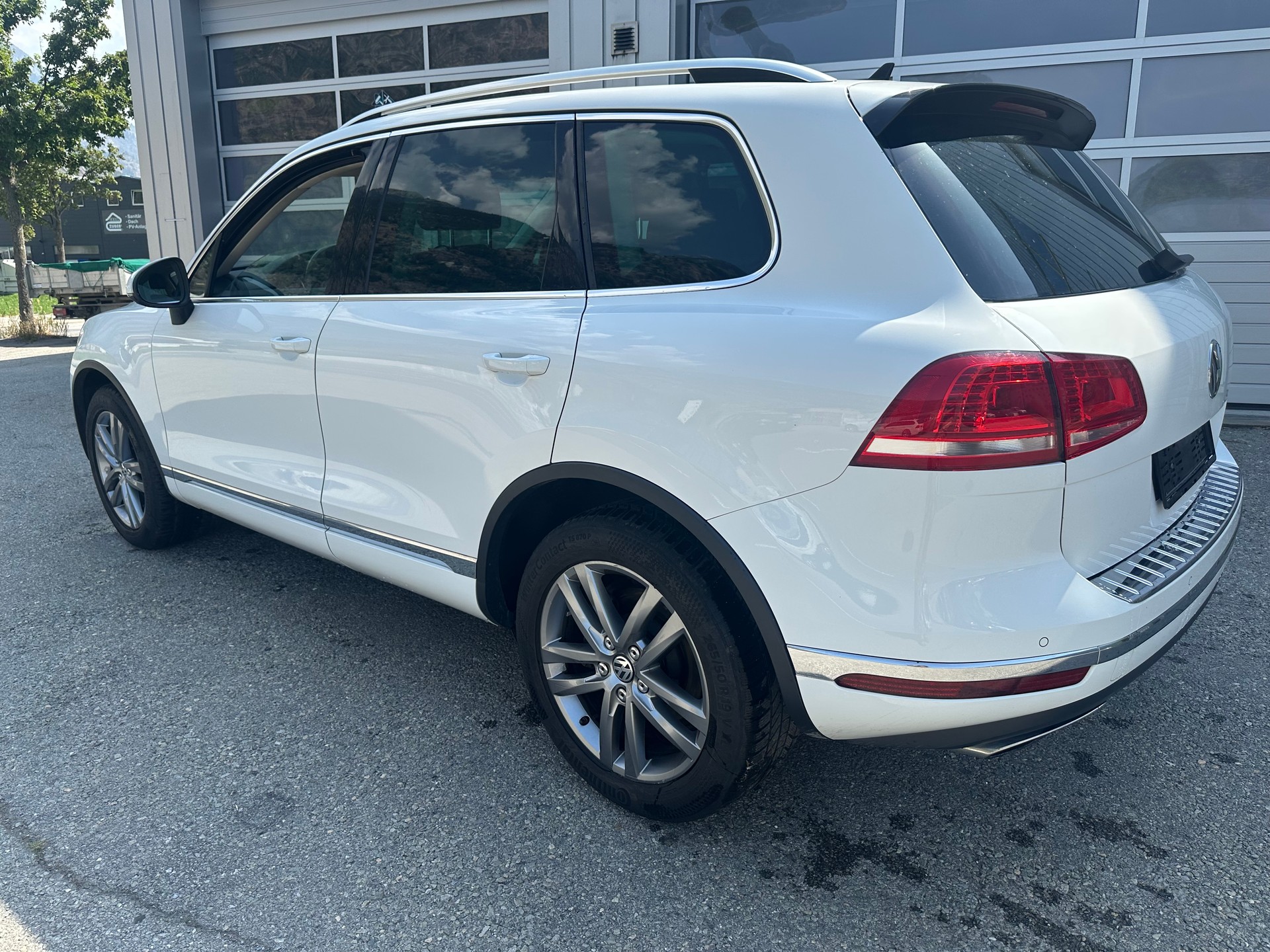 VW Touareg 3.0 TDI BMT Executive Edition Tiptronic-image-10