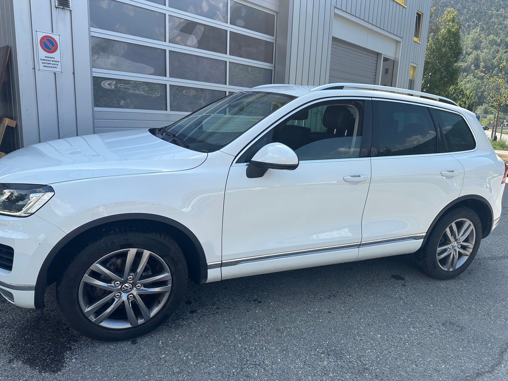VW Touareg 3.0 TDI BMT Executive Edition Tiptronic-image-11