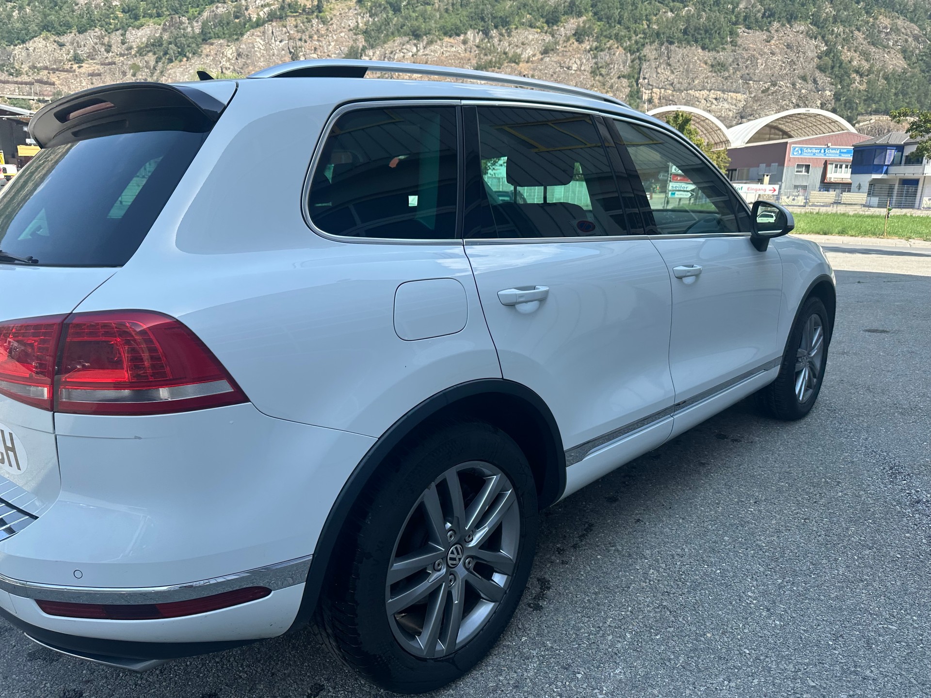 VW Touareg 3.0 TDI BMT Executive Edition Tiptronic-image-8