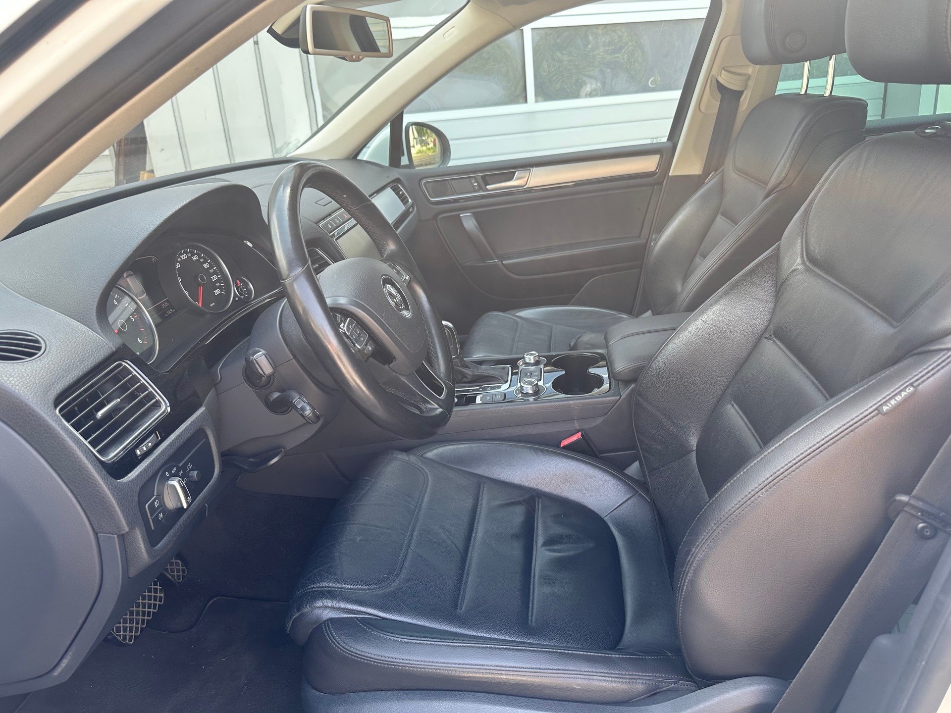 VW Touareg 3.0 TDI BMT Executive Edition Tiptronic-image-4