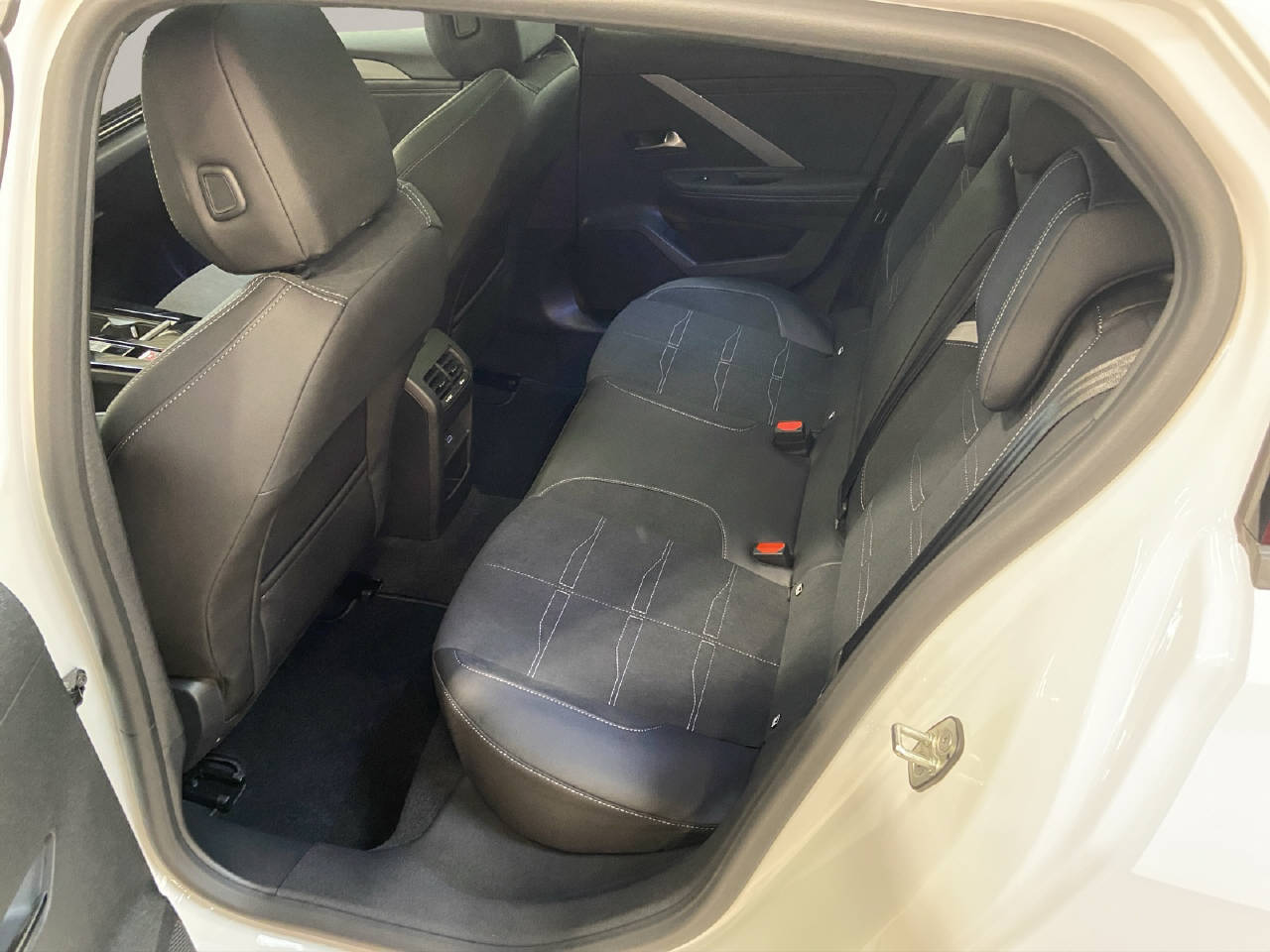 OPEL Astra 1.2 T Hybrid GS-image-10